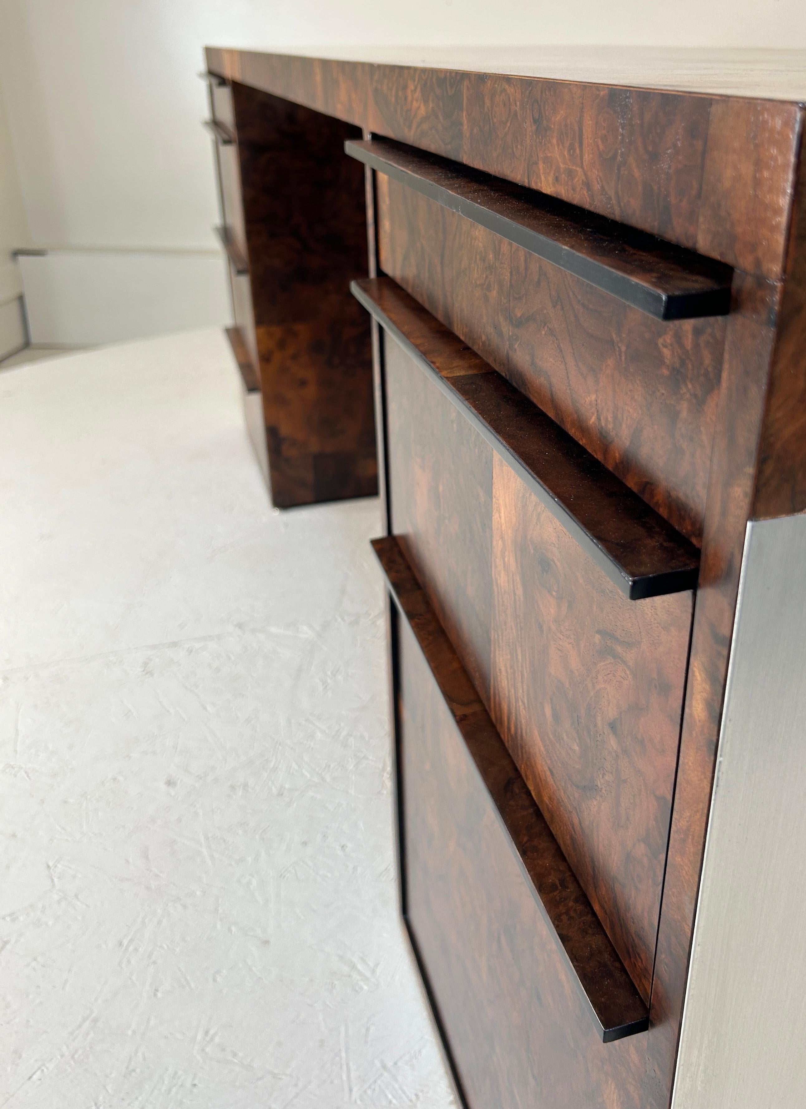 Pristine Paul Evans Cityscape Burl Walnuss Executive Desk. im Angebot 9