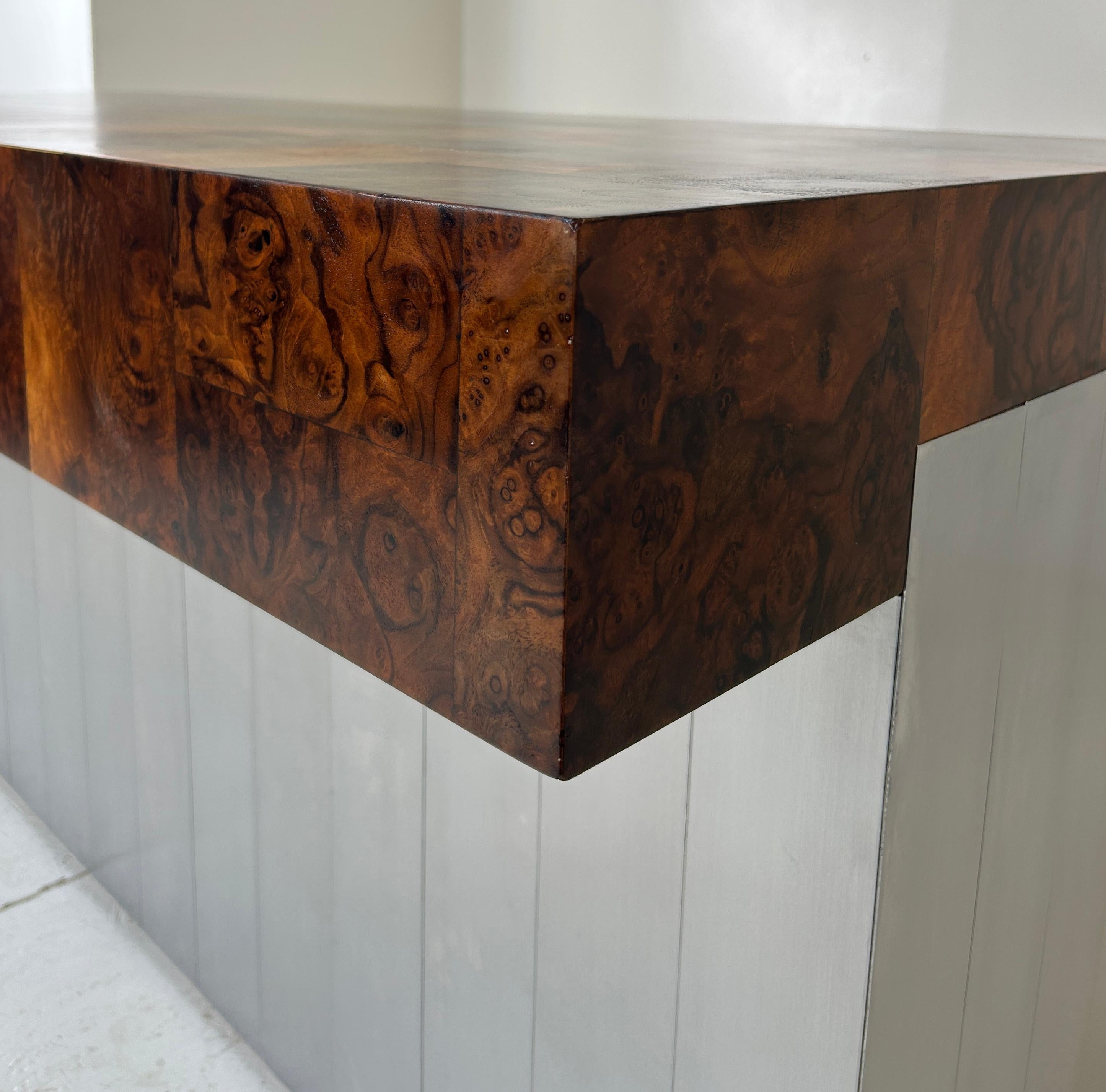 Pristine Paul Evans Cityscape Burl Walnuss Executive Desk. im Angebot 1