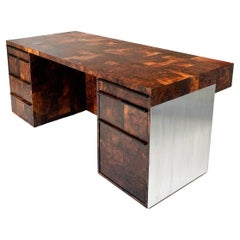 Scrivania direzionale Paul Evans Cityscape in radica di noce. Scrivania direzionale Paul Evans Cityscape in radica di noce.