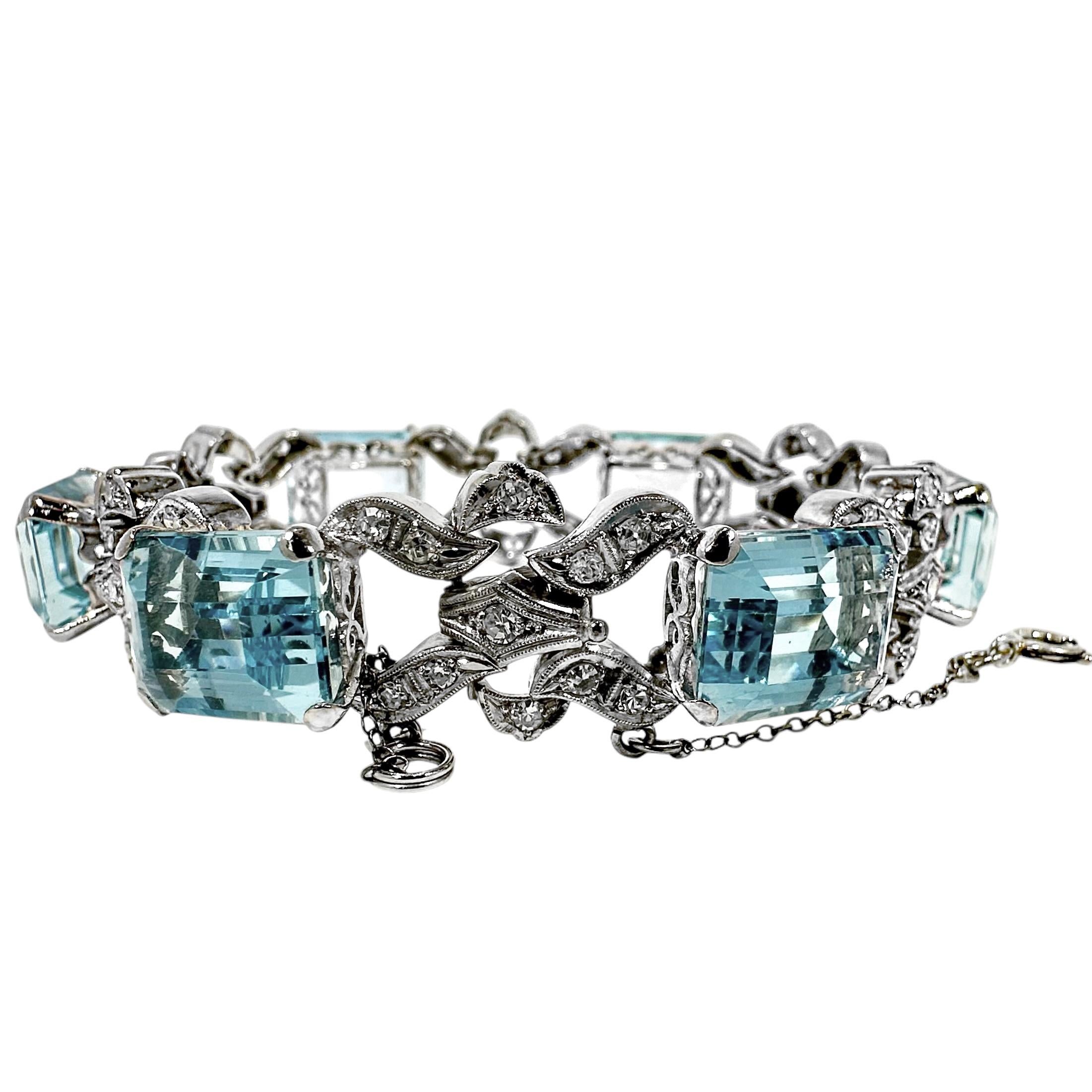 Taille émeraude Bracelet d'origine d'époque Art déco en platine avec aigue-marine et diamants en vente