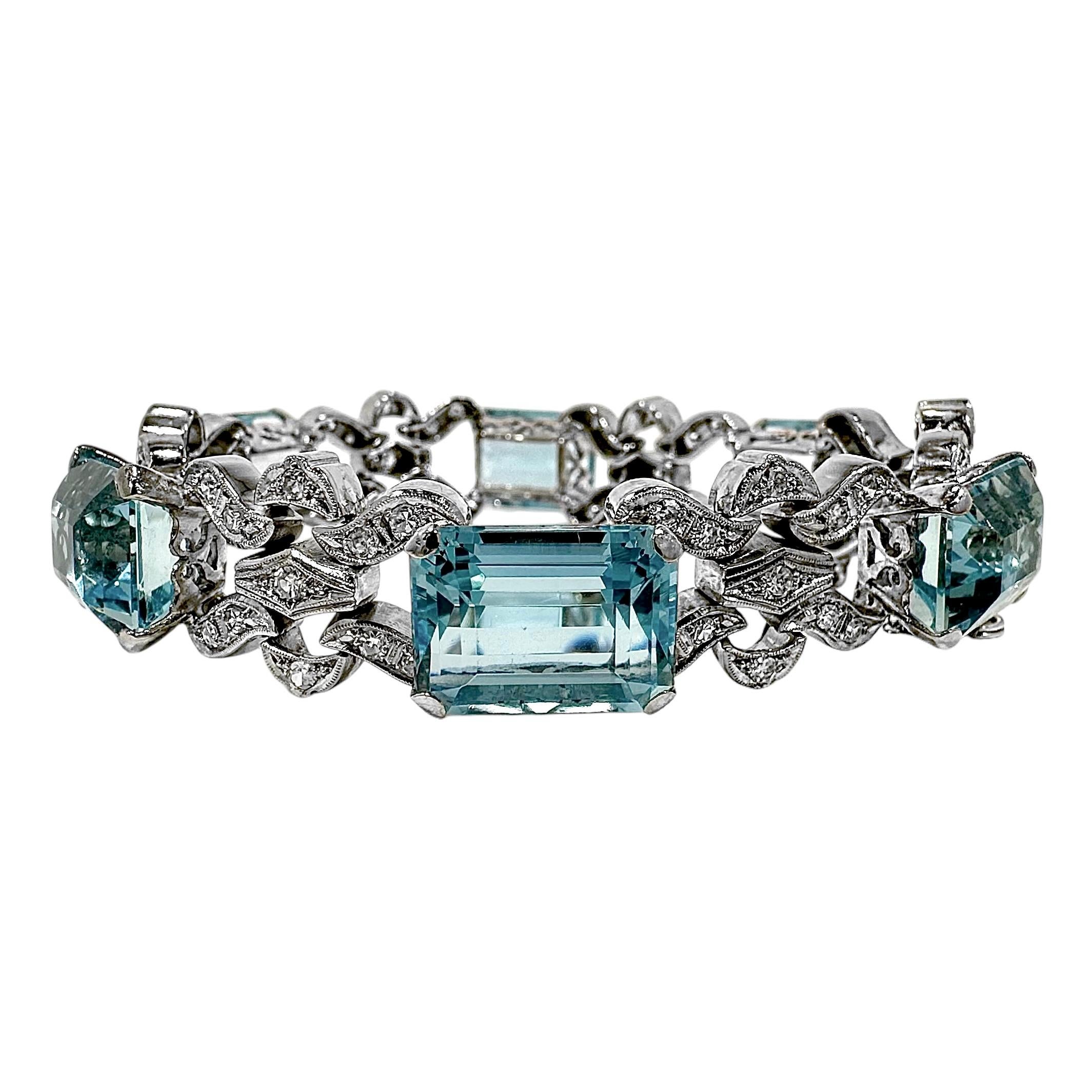 Bracelet d'origine d'époque Art déco en platine avec aigue-marine et diamants Excellent état - En vente à Palm Beach, FL