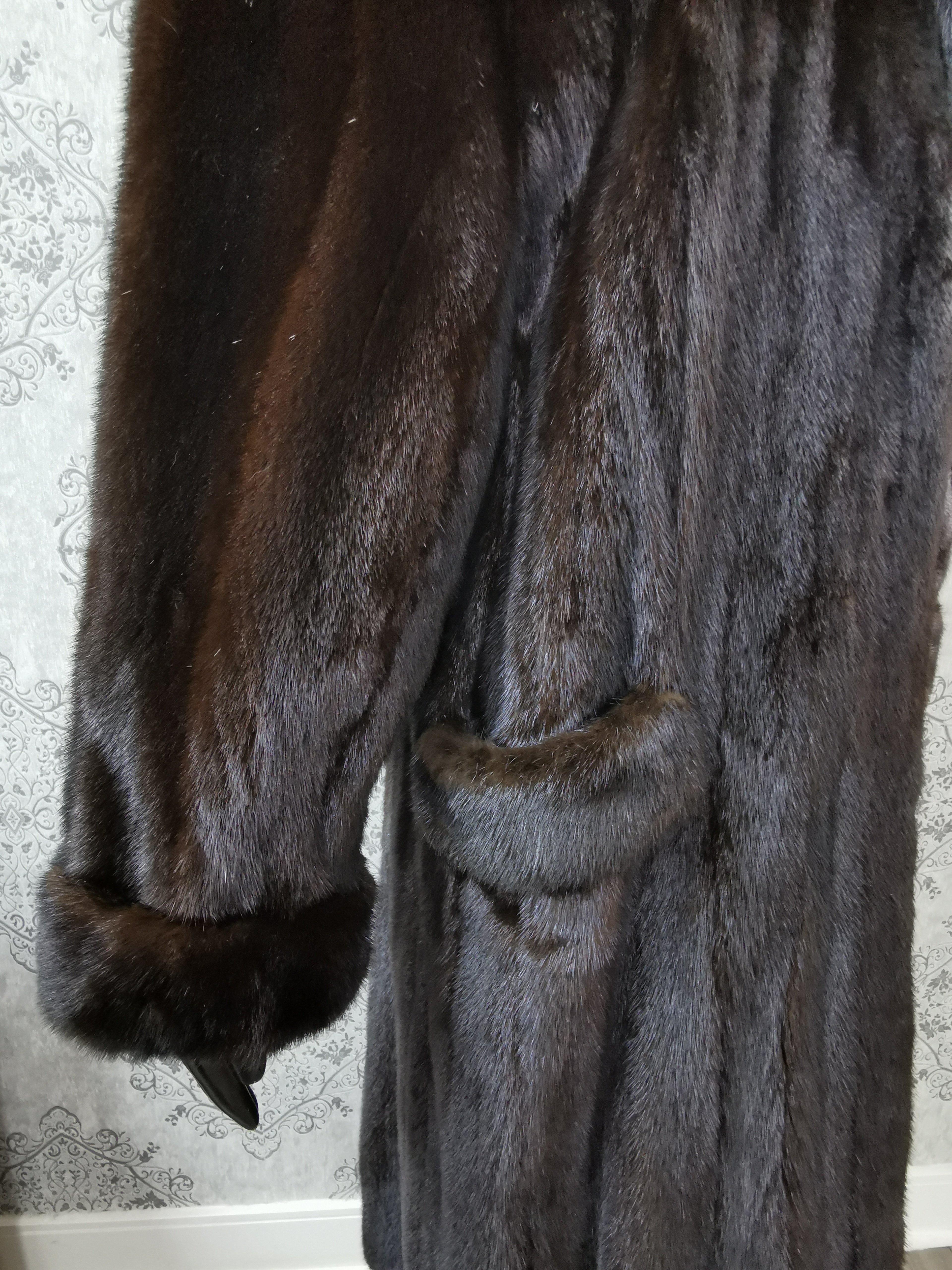 Manteau long d'élevage en fourrure de vison (taille 18 - XL) en vente 1