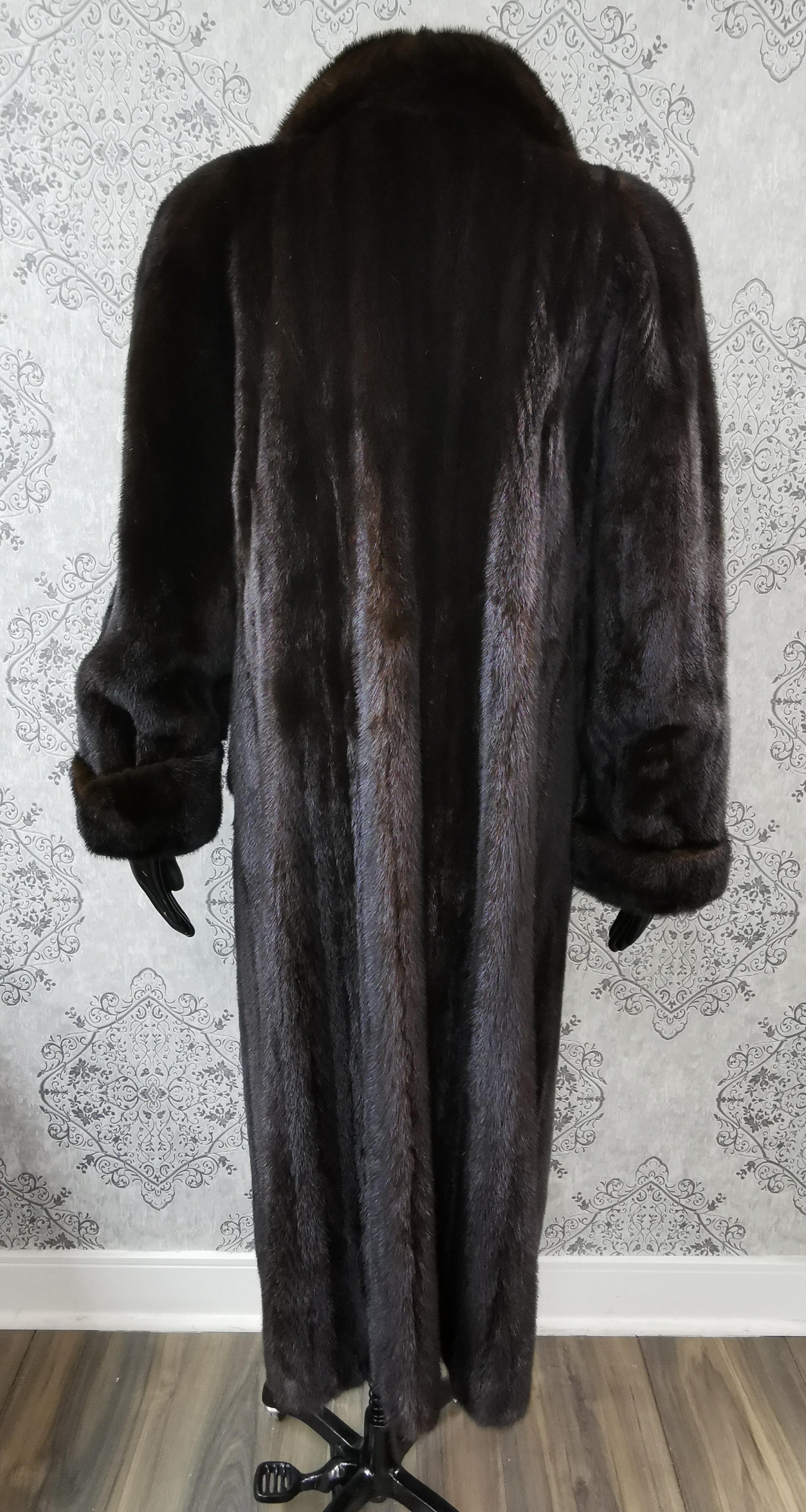 Manteau long d'élevage en fourrure de vison (taille 18 - XL) en vente 2