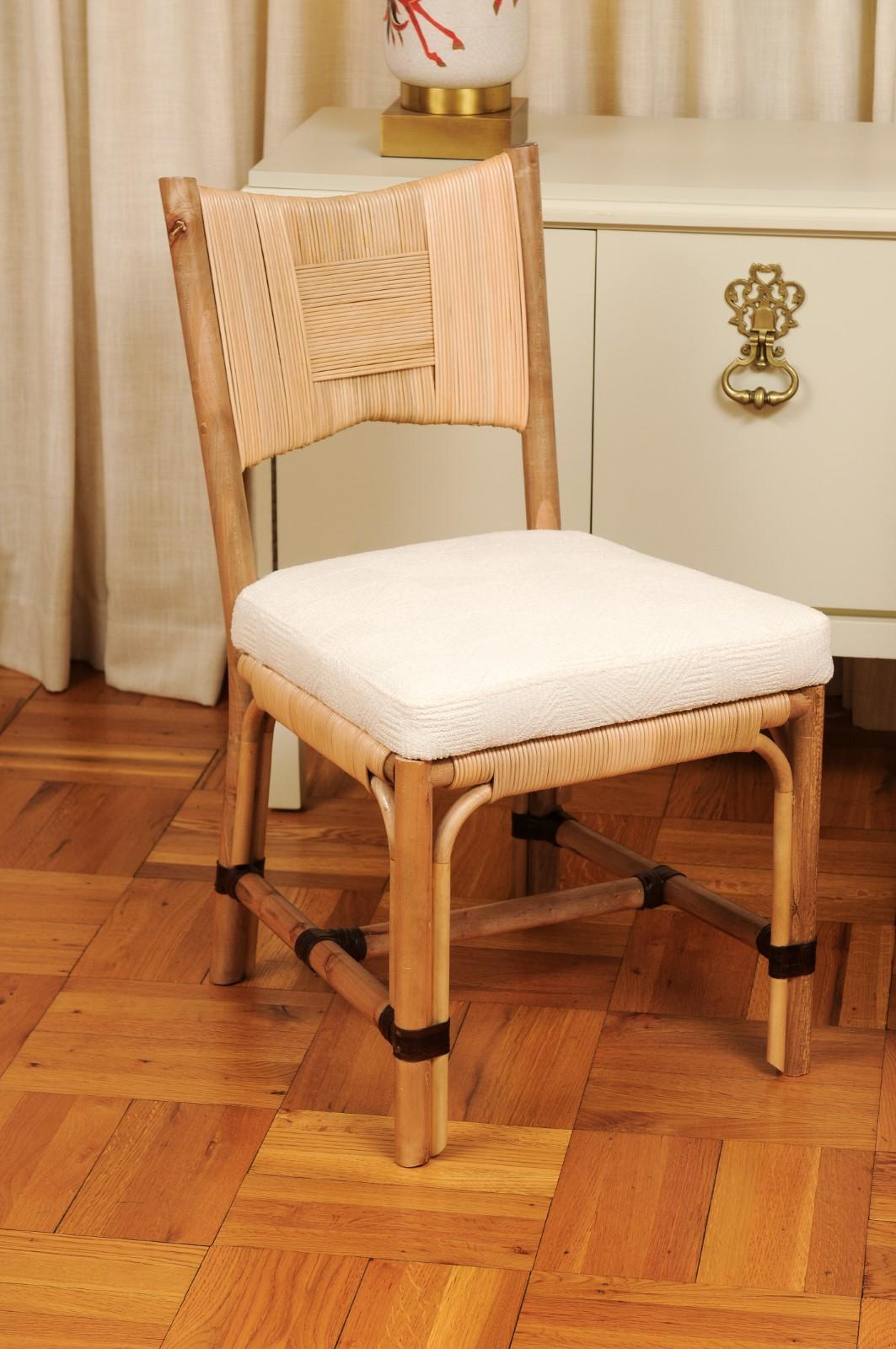 Prismaler Satz von 14 Merbau-Schilfrohr-Esszimmerstühlen SIDE von John Hutton für Donghia (Organische Moderne) im Angebot