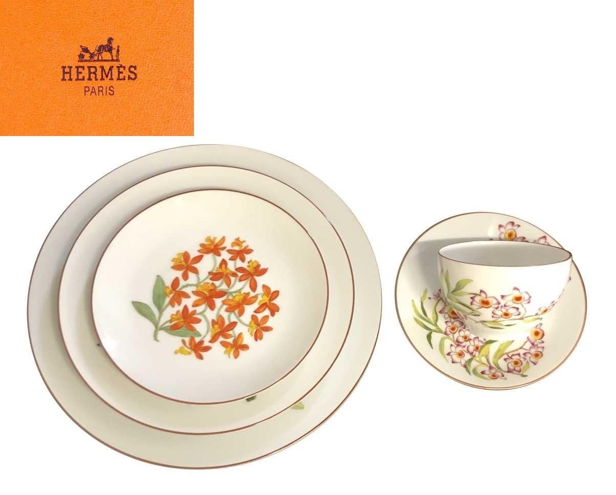 Pristine Set of 6 Orchid Hermes Place Setting 30 Pieces For Sale 1