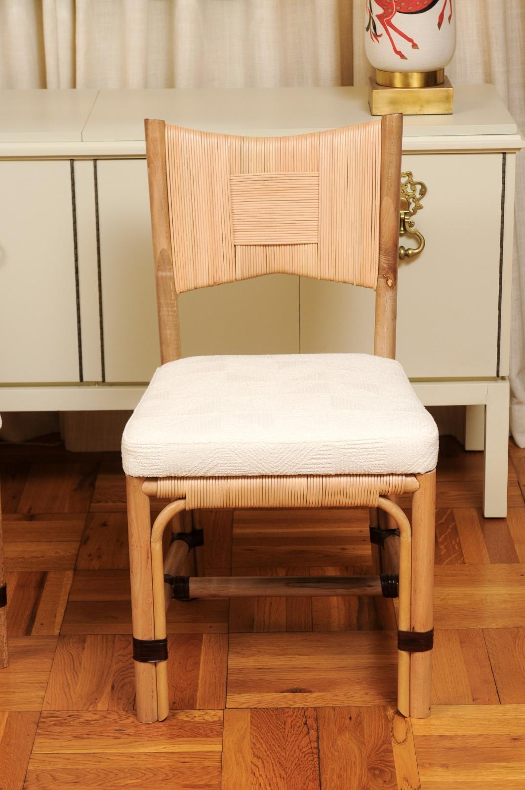 Américain Ensemble immaculé de 8 chaises de salle à manger en rotin Merbau par John Hutton pour Donghia en vente