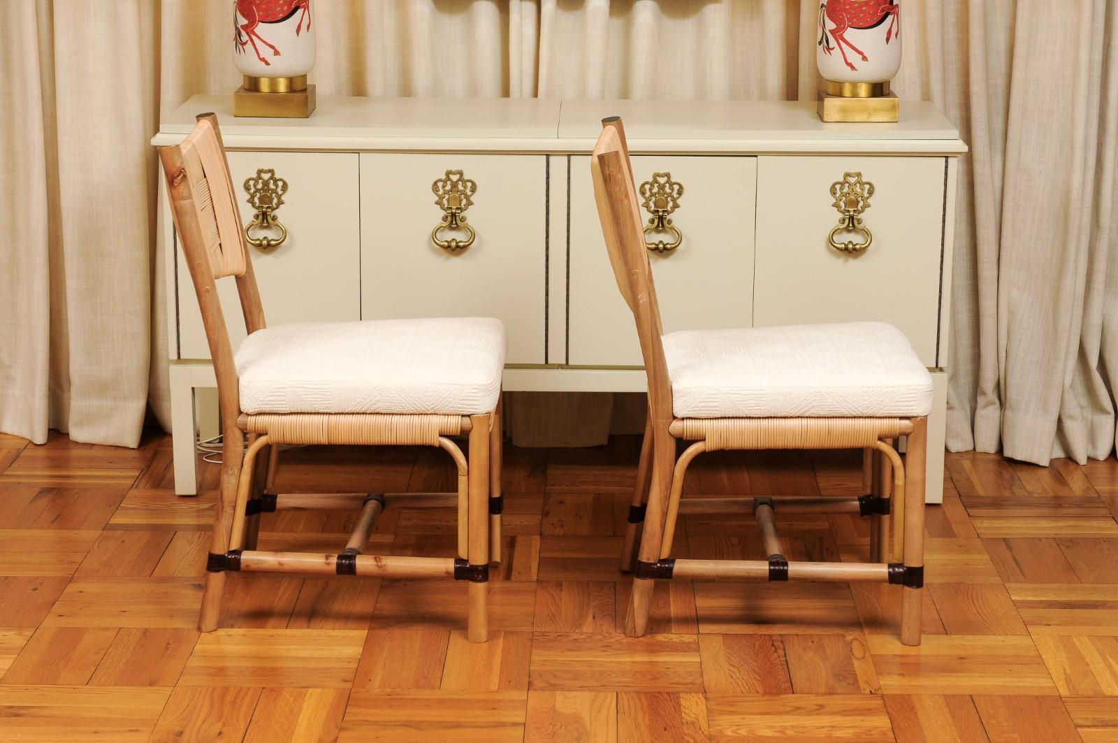 Canne Ensemble immaculé de 8 chaises de salle à manger en rotin Merbau par John Hutton pour Donghia en vente