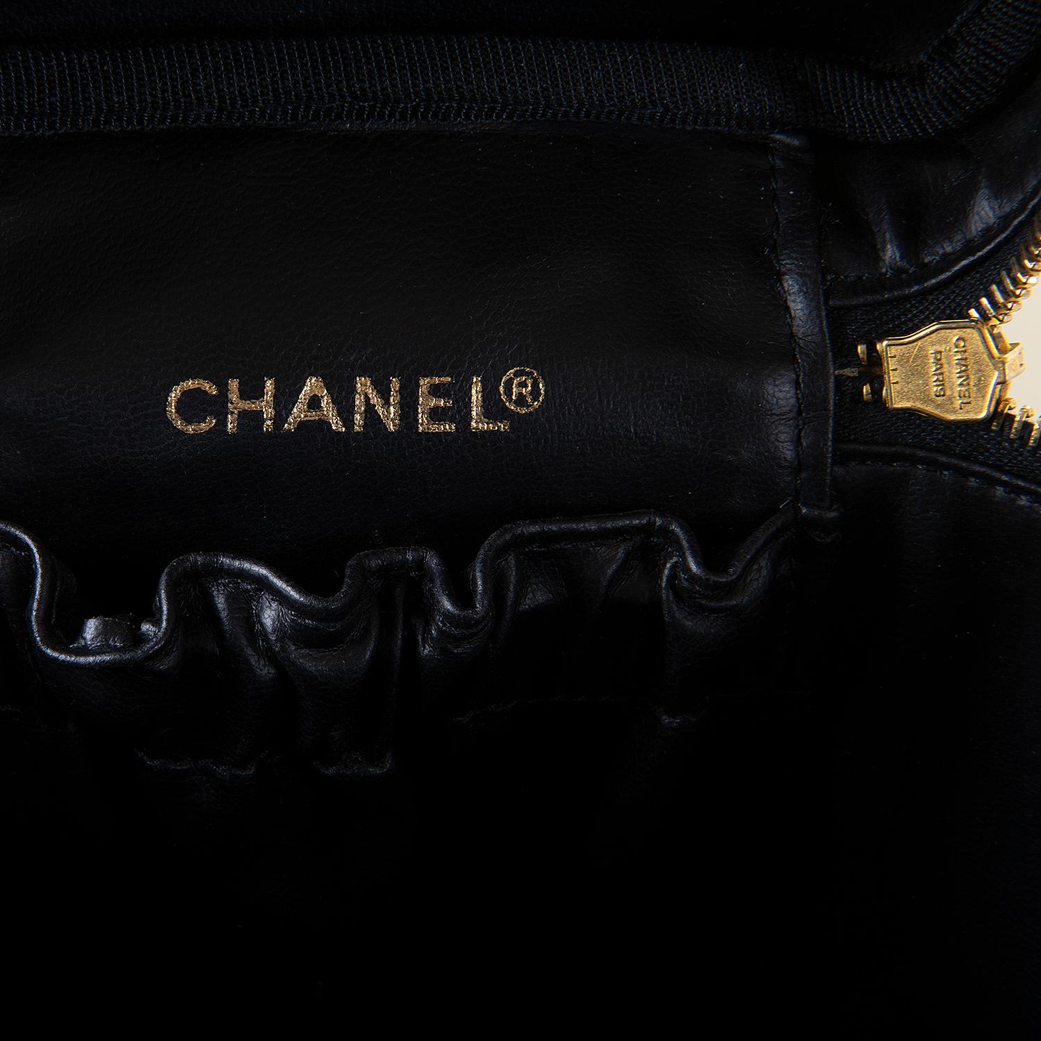 Pristine Vintage Chanel Black Quilted Lambskin Vanity Case (Schwarz) im Angebot