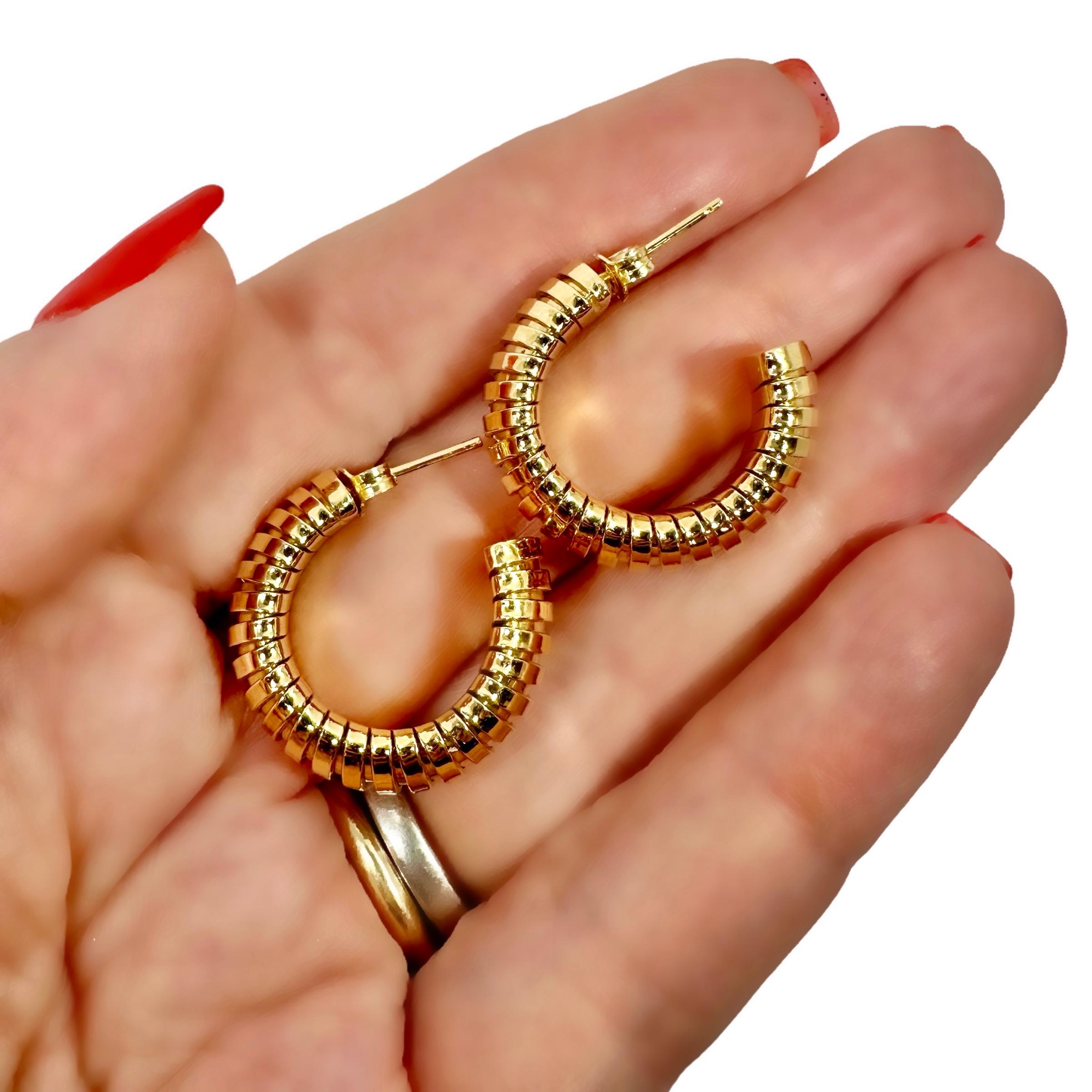 Pristine Vintage Italian Tubogas 18k Gold Hoop Earrings by Herco For Sale 4