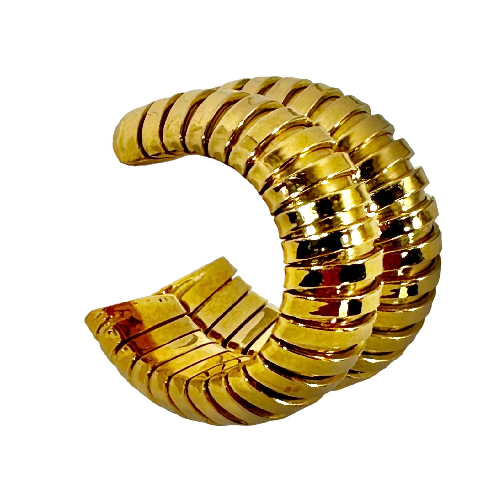 Modern Pristine Vintage Italian Tubogas 18k Gold Hoop Earrings by Herco For Sale