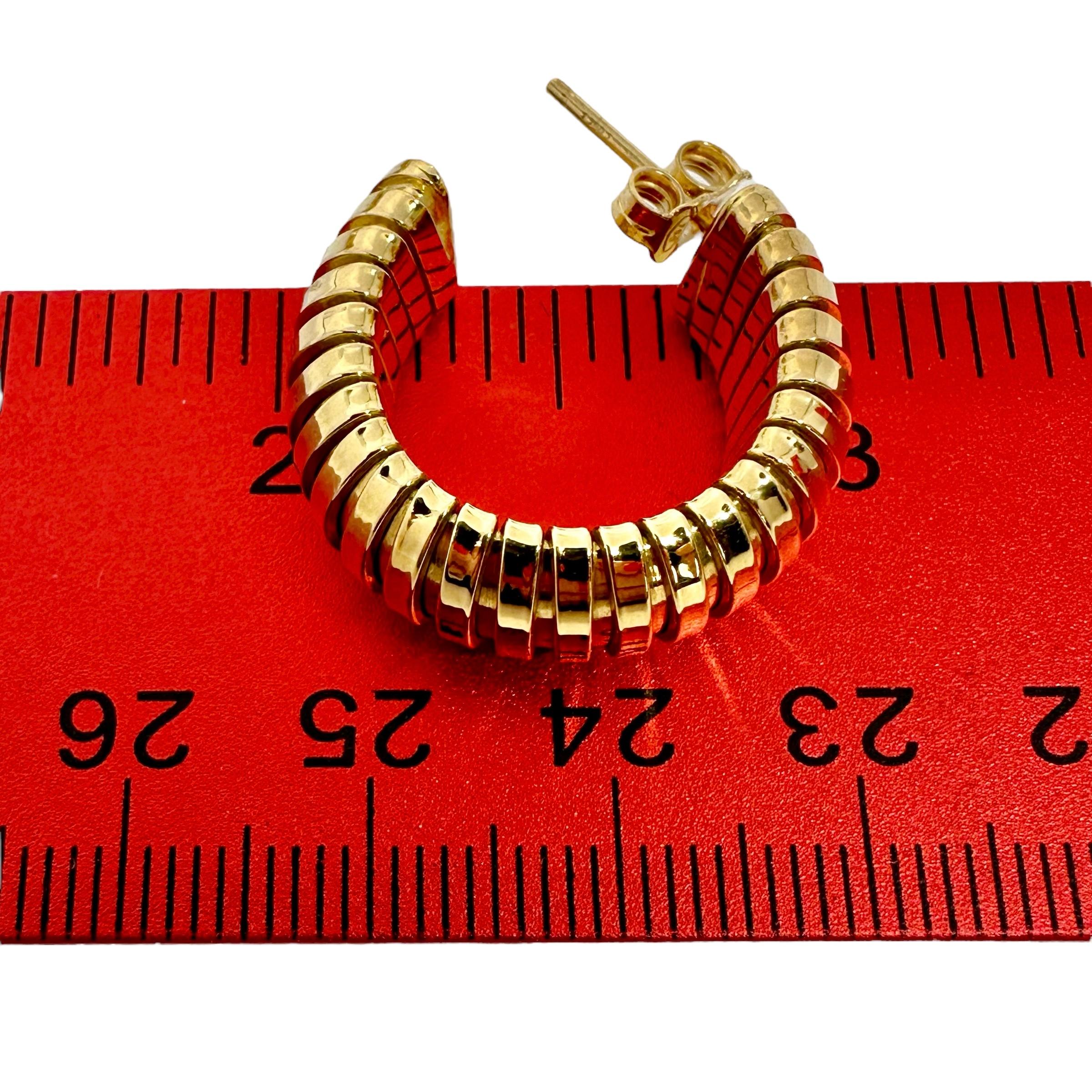 Pristine Vintage Italian Tubogas 18k Gold Hoop Earrings by Herco For Sale 2