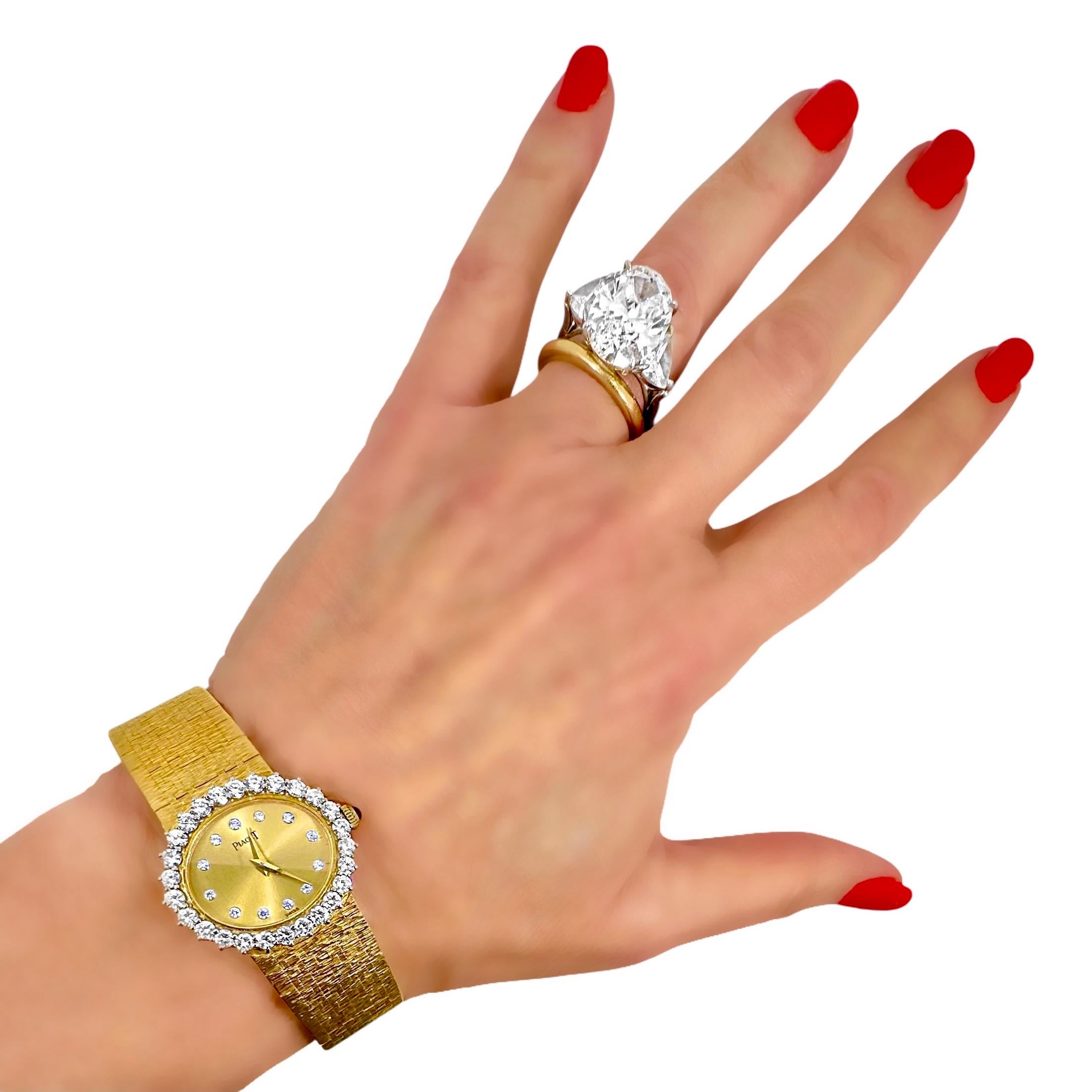 Orologio da polso ovale d'epoca da donna in oro giallo Piaget con lunetta di diamanti in vendita 8
