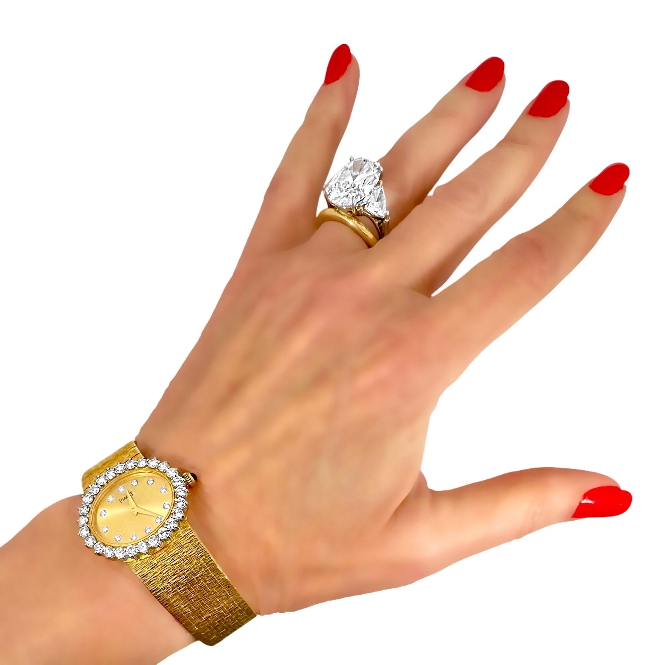 Orologio da polso ovale d'epoca da donna in oro giallo Piaget con lunetta di diamanti in vendita 9