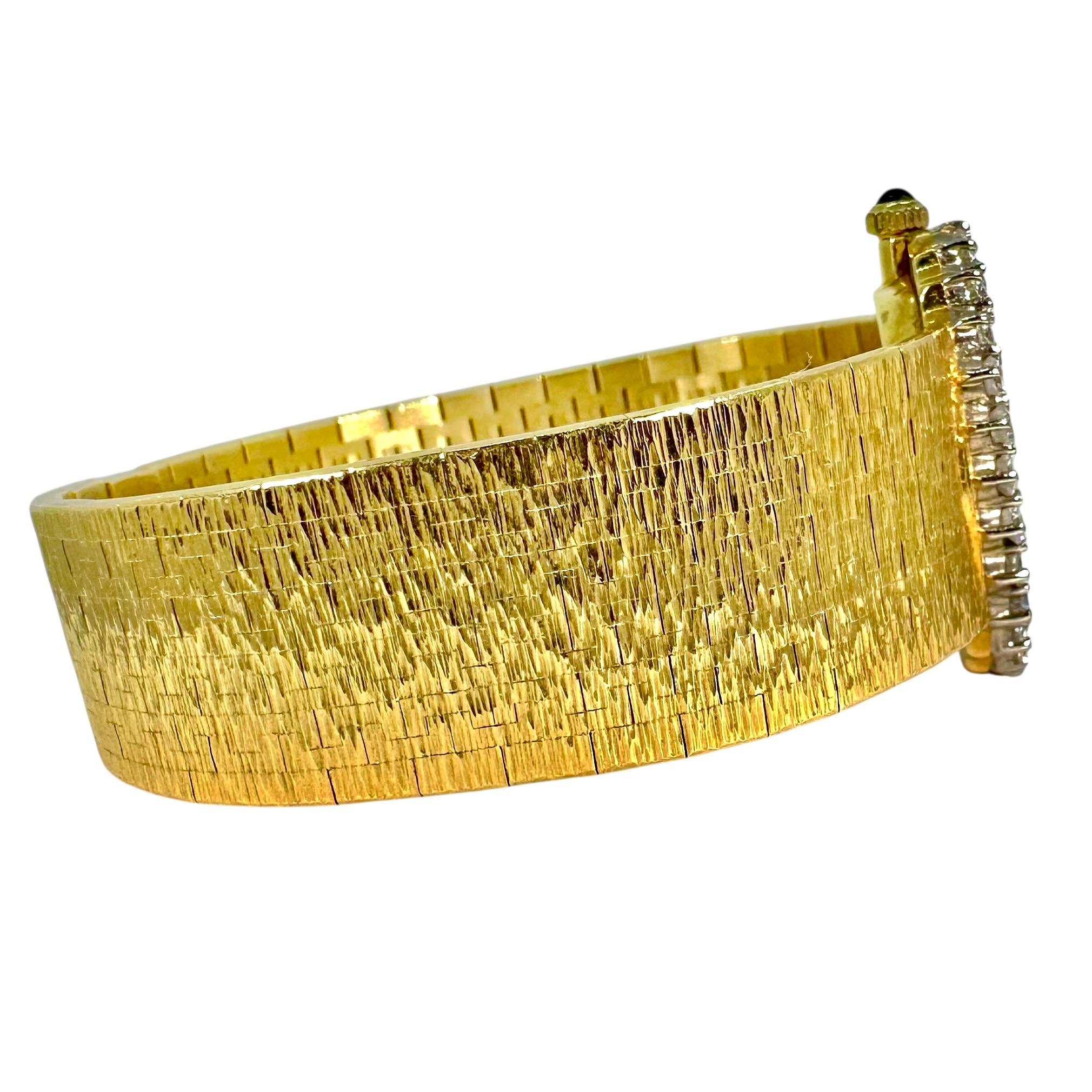 Moderno Orologio da polso ovale d'epoca da donna in oro giallo Piaget con lunetta di diamanti in vendita