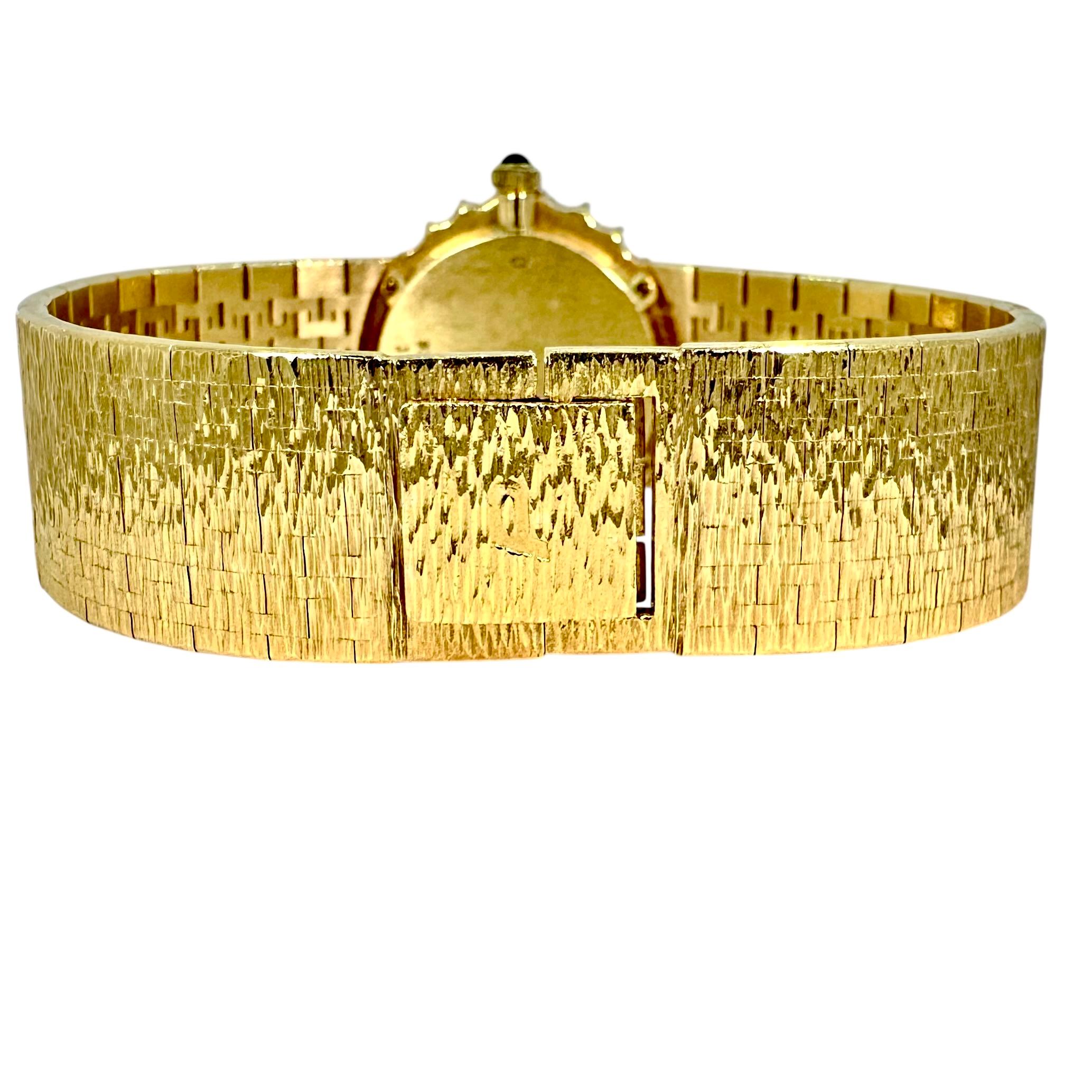 Taglio brillante Orologio da polso ovale d'epoca da donna in oro giallo Piaget con lunetta di diamanti in vendita
