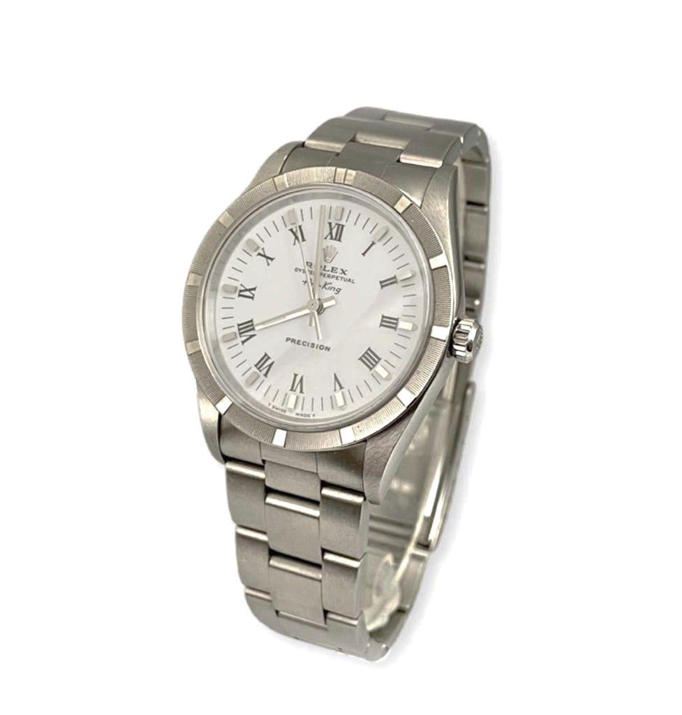 This vintage Rolex is in PRISTINE condition, it has been barely worn throughout all those years and it has an intact sapphire crystal with NO scratches and a perfectly tight band. It is a true gem, it comes with it's original full set of