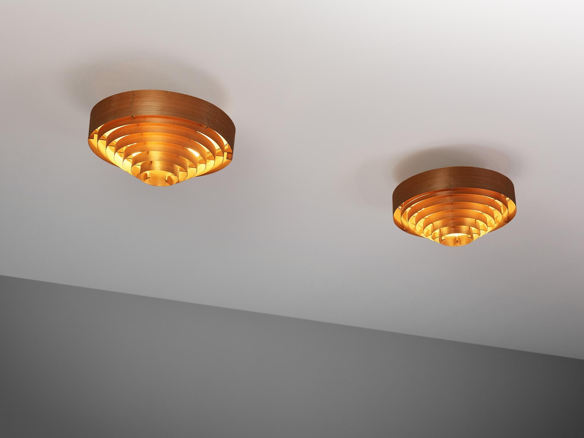 Hans-Agne Jakobsson for Markaryd, ceiling lights, pine, Sweden, 1960s

This set of three ceiling lights is designed by Hans-Agne Jakobsson. The lamps have an organic and at the same time abstract tendency. The lamp is constructed out of extremely