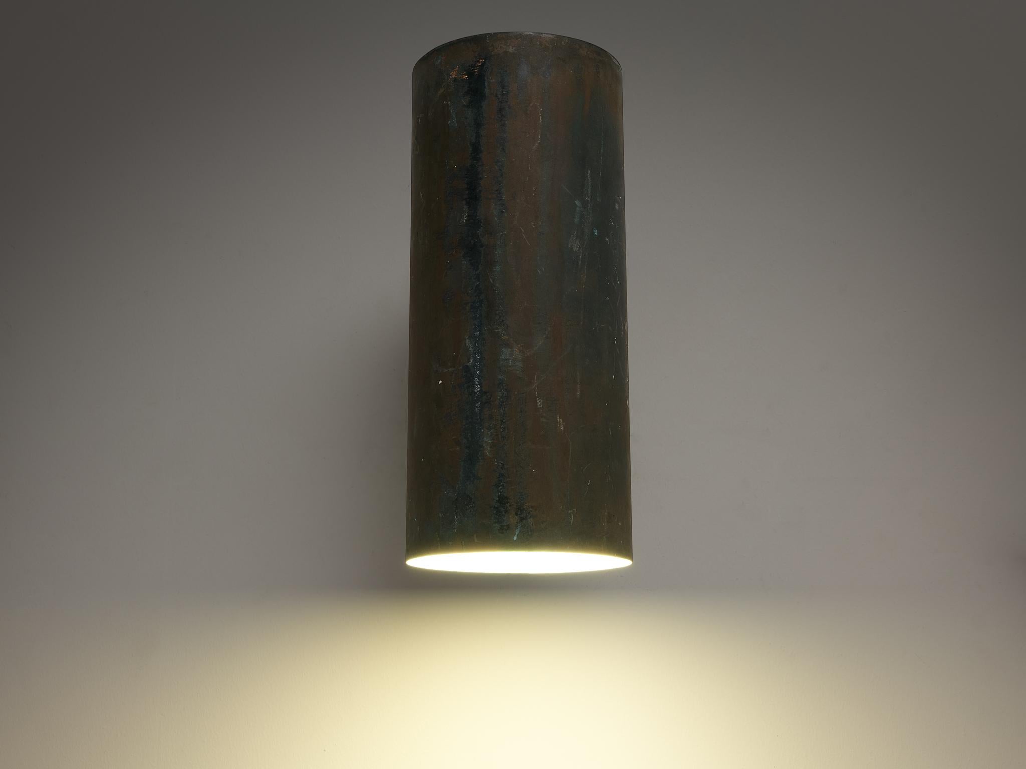 Hans-Agne Jakobsson for Hans-Agne Jakobsson AB in Markaryd, ‘Rulle’ wall light, copper, Sweden, 1960s.

The ‘Rulle’ outdoor light by Swedish designer Hans-Agne Jakobsson features a cylindric lampshade that is connected to a circular fixation. The