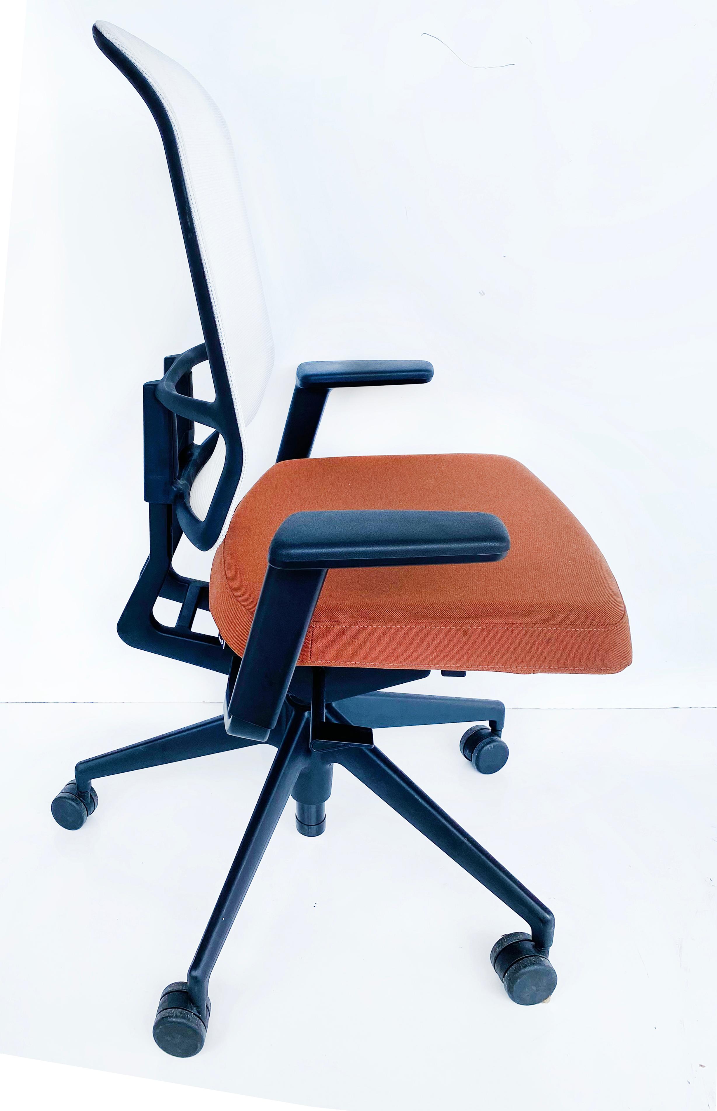 offer privée Vitra AM ergonomique d'Alberto Meda  Ensemble de 6 pièces en vente 4