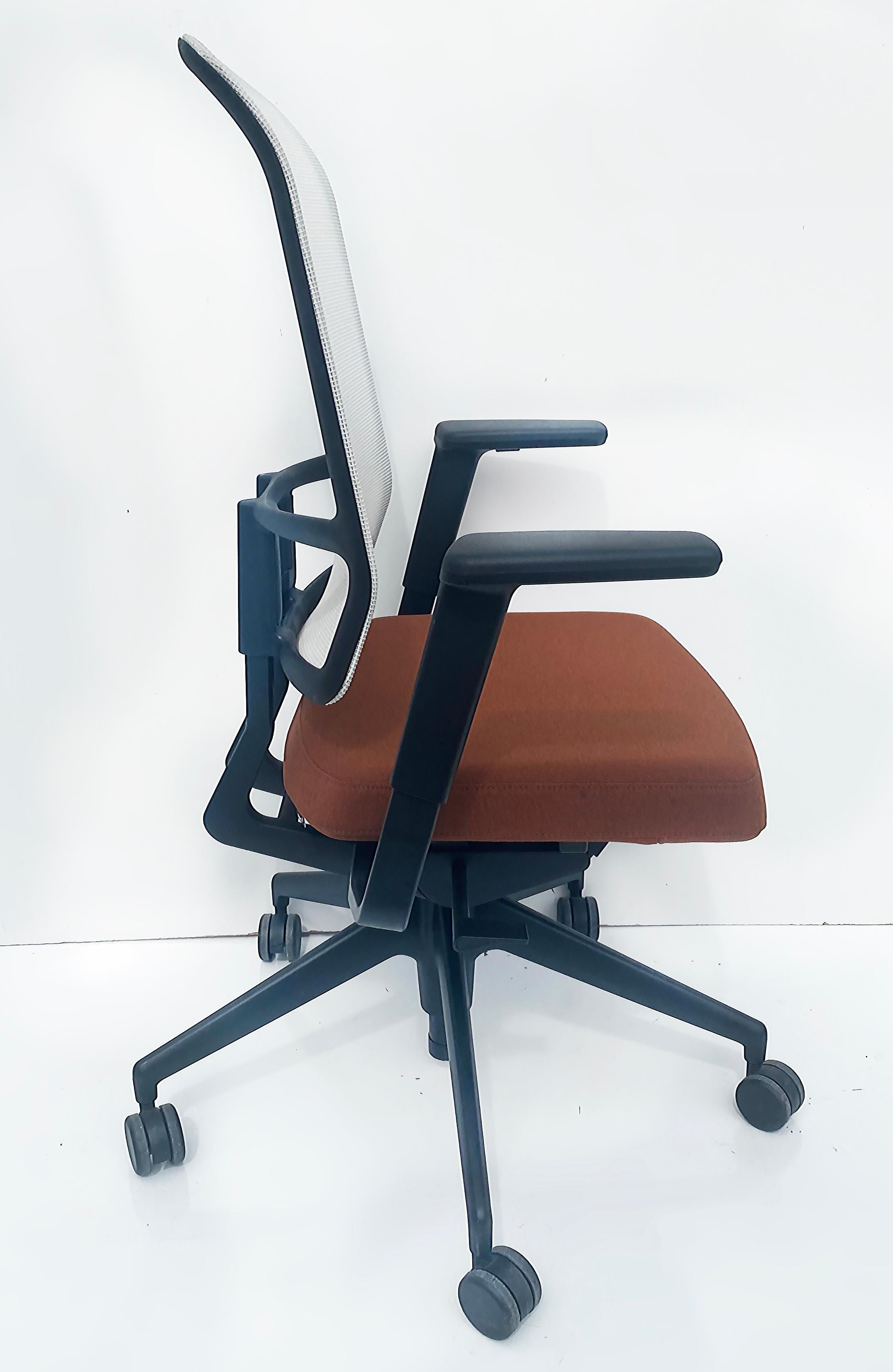 offer privée Vitra AM ergonomique d'Alberto Meda  Ensemble de 6 pièces en vente 14