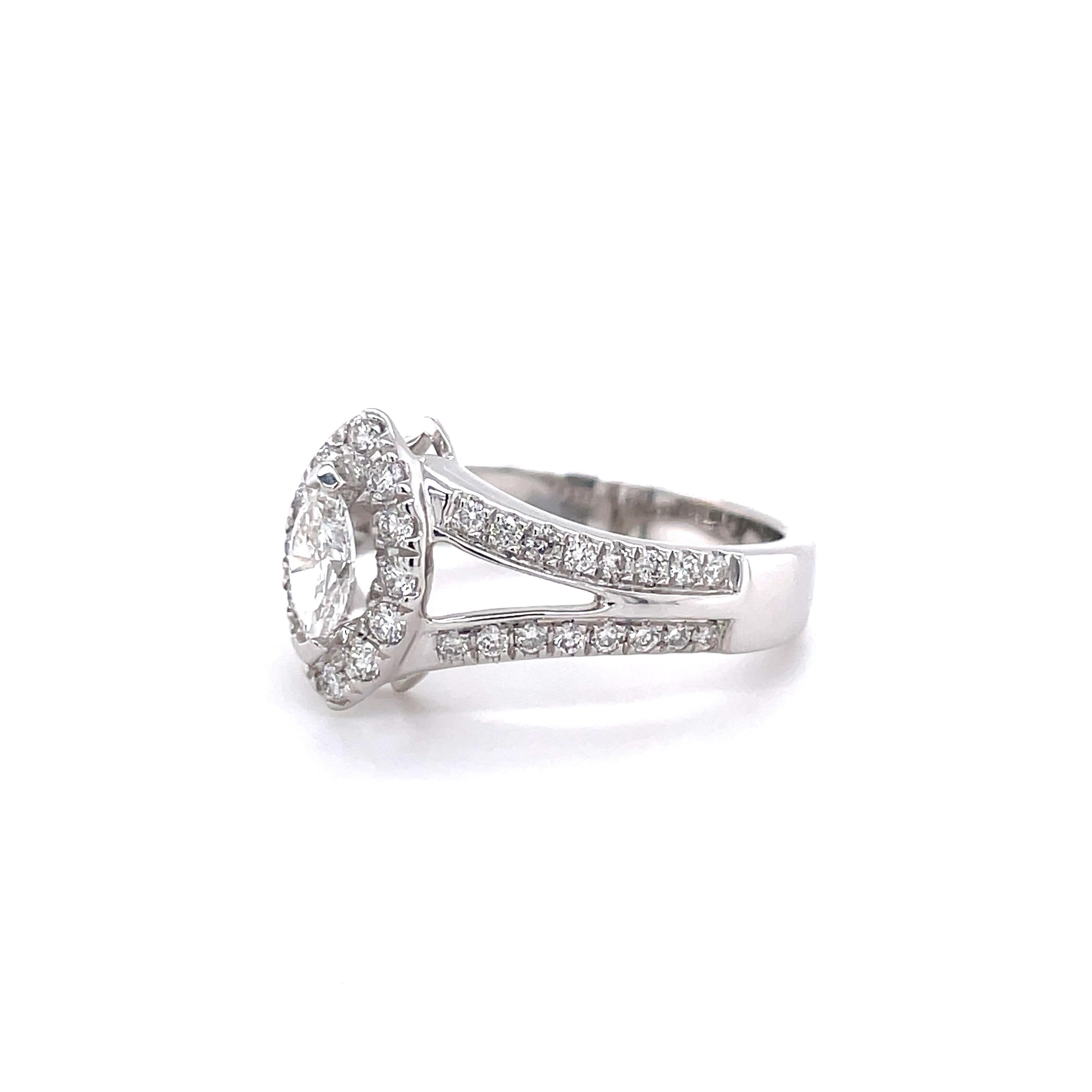 Moderne Privosa Bague en or blanc 14 carats certifiée IGI avec diamant marquise et tige fendue en vente