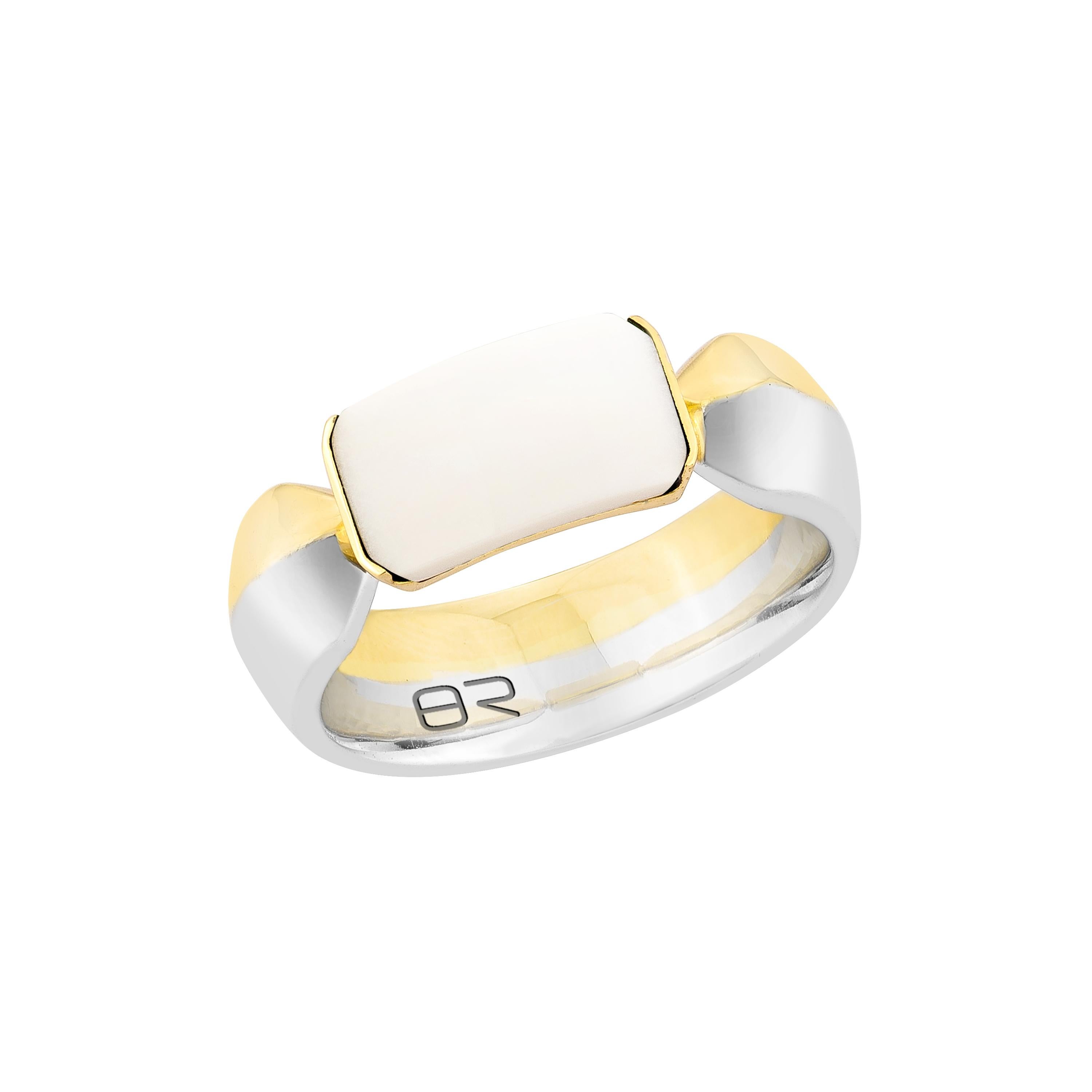 Contemporary Priyashi Nahata White Agate 1.11ct. Fancy Ring in 18KWYG. For Sale