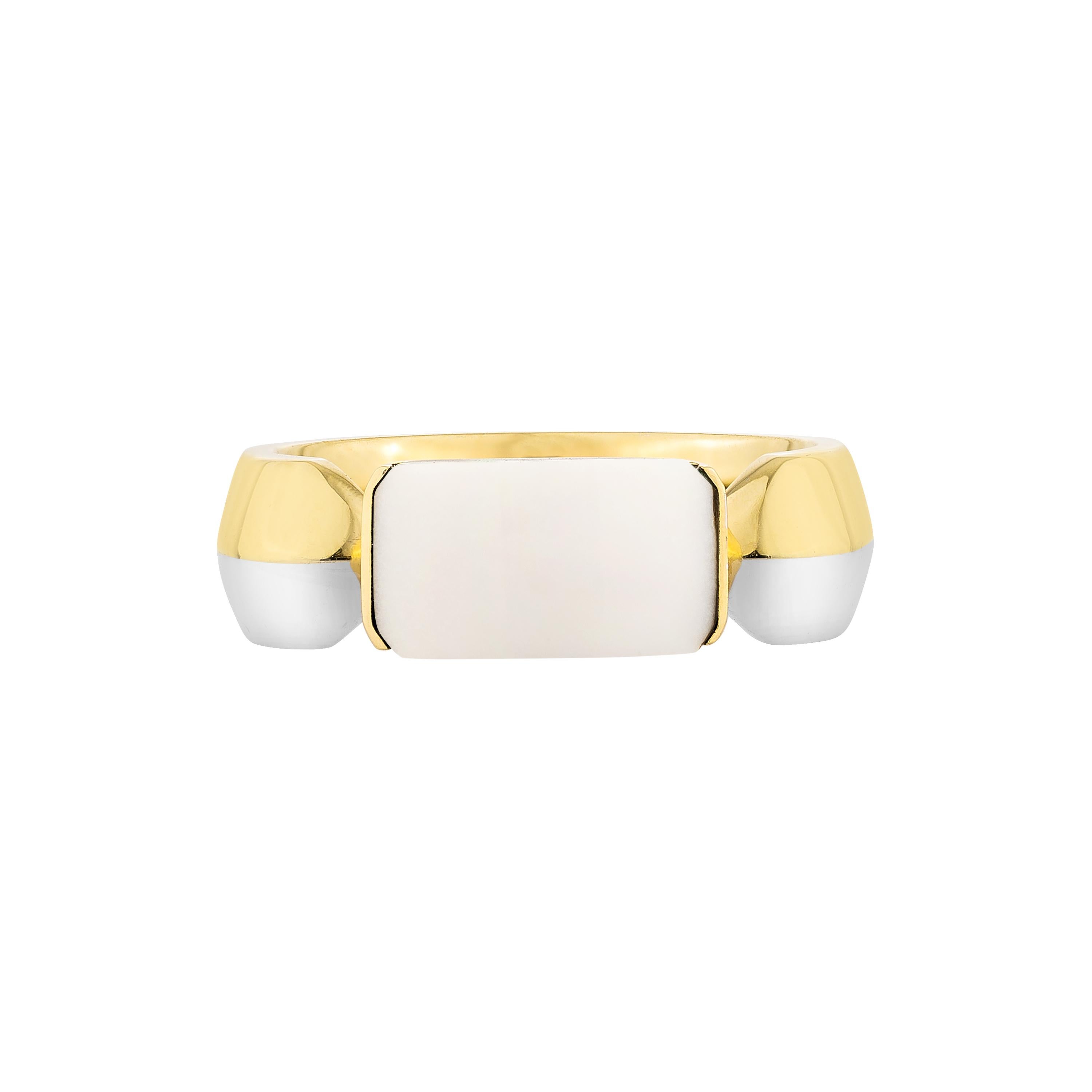 Priyashi Nahata White Agate 1.11ct. Fancy Ring in 18KWYG. In New Condition For Sale In Hong Kong, HK