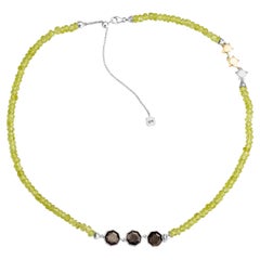 Priyashi Nahata Ossidiana grigia e peridoto 3,83ct. Collana in 18KYG.