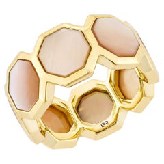 Priyashi Nahata Madreperla rosa 5,47ct. Anillo de fantasía en 18KYG.