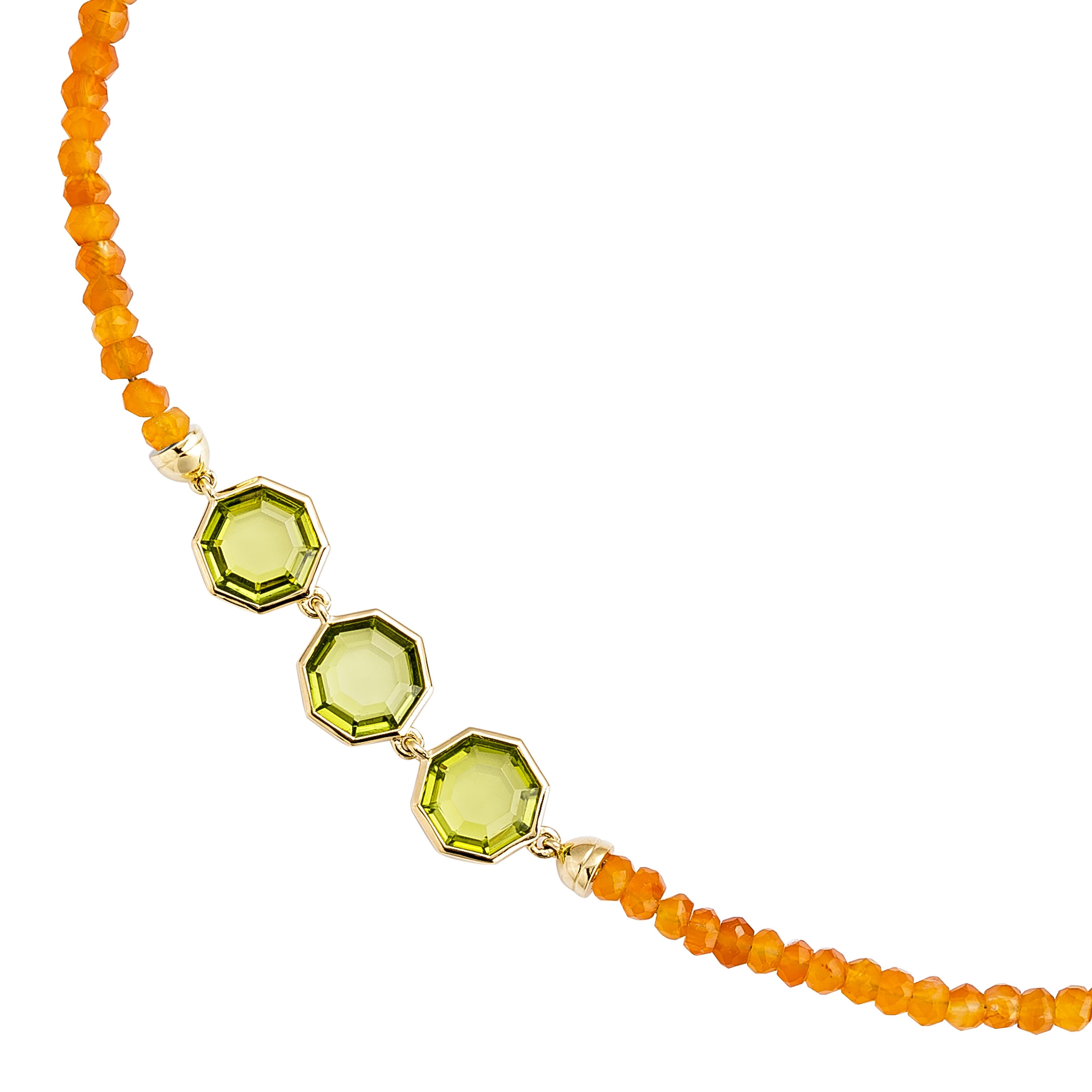 Priyashi Nahata Péridot et Cornaline 5.52ct. Collier en or jaune 18 carats. Neuf - En vente à Hong Kong, HK
