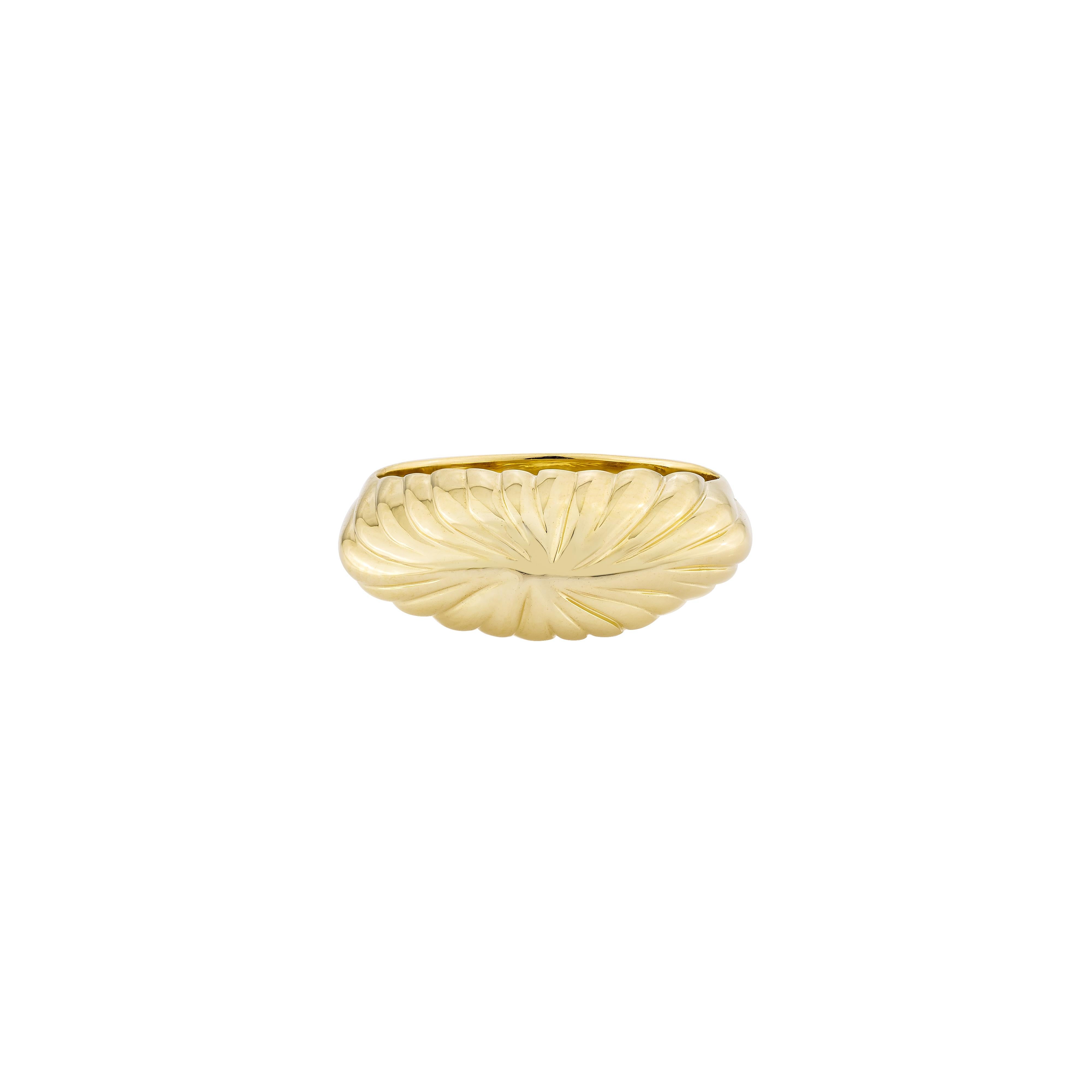 Contemporain Priyashi Nahata Plain Metal Fancy Ring en or jaune 18 carats. en vente