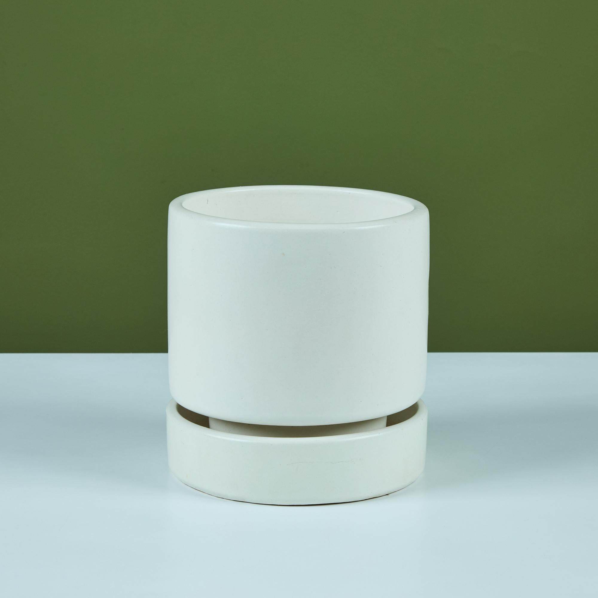 Ceramic cylindrical planter for the Pro/Artisan collection for Architectural Pottery. The stoneware planter has an off-white / soft gray glaze, with a removable water catch.

Dimensions
8.25