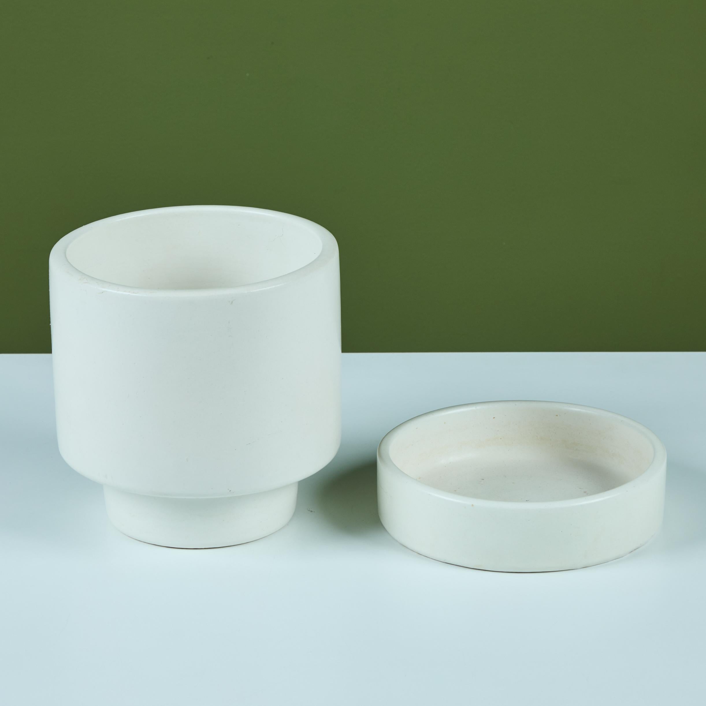 Pro/Artisan Off White Planter for Architectural Pottery In Good Condition For Sale In Los Angeles, CA