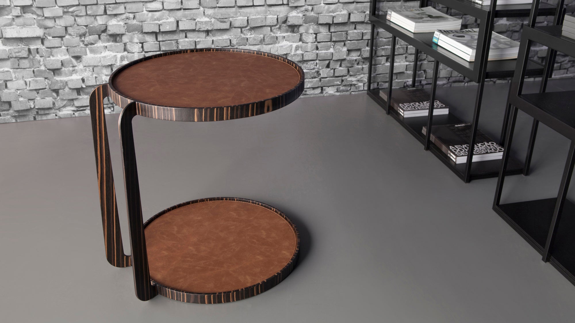 Pro Side Table by Doimo Brasil
Dimensions:  D 50 x H 55 cm 
Materials: Base: Veneer, Top Inferior: aged/crocco reconst. leather, Top: aged/crocco reconst. leather. 


With the intention of providing good taste and personality, Doimo deciphers trends