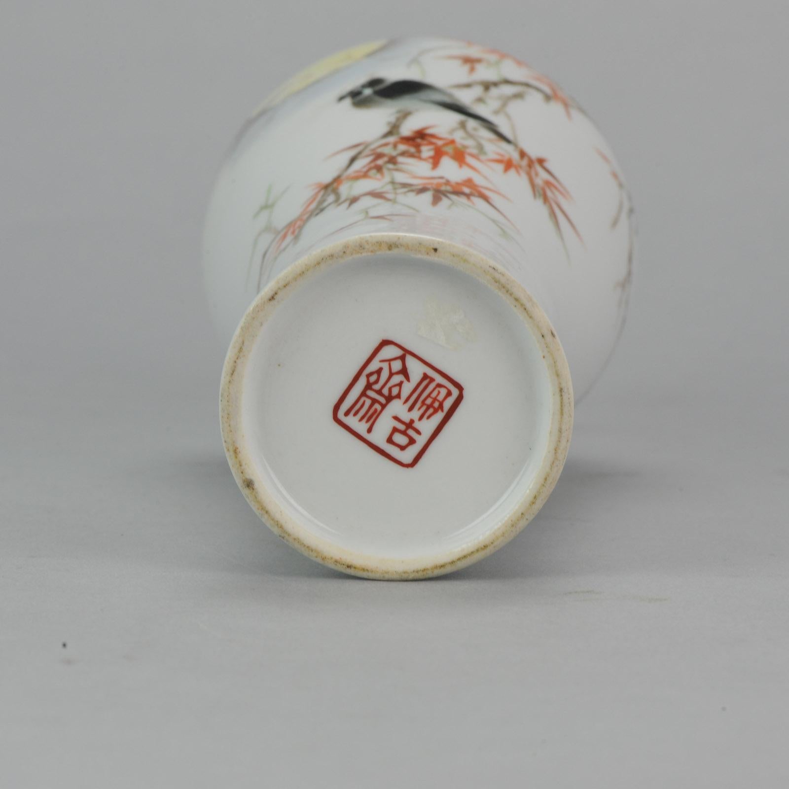 PROC Chinese Porcelain Vase with Flowers High Quality, Late 20th Century In Good Condition For Sale In Amsterdam, Noord Holland