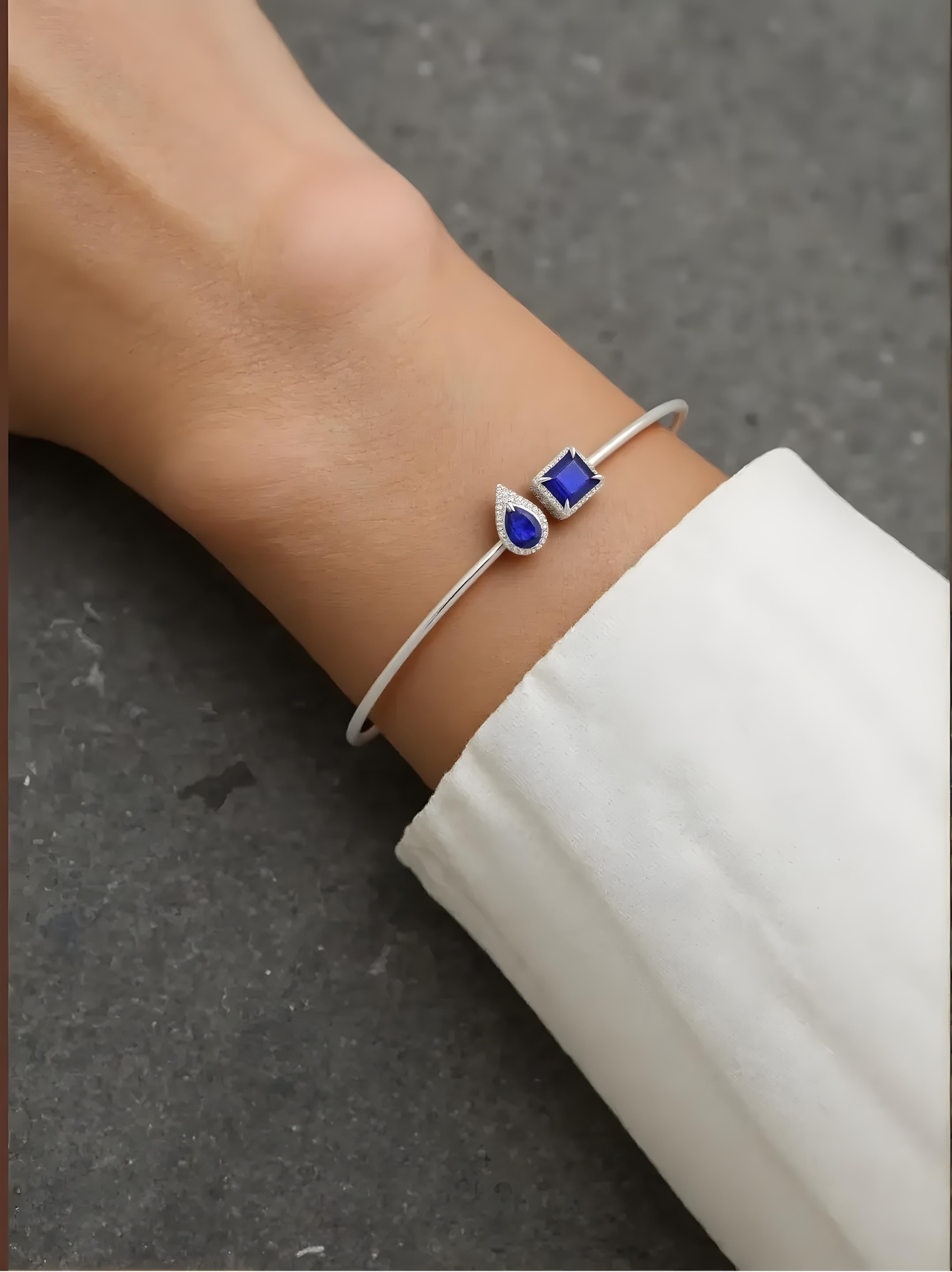 Bracelet manchette ouvert en or blanc 14 carats avec pavé de diamants et pierres précieuses traitées Pour femmes en vente