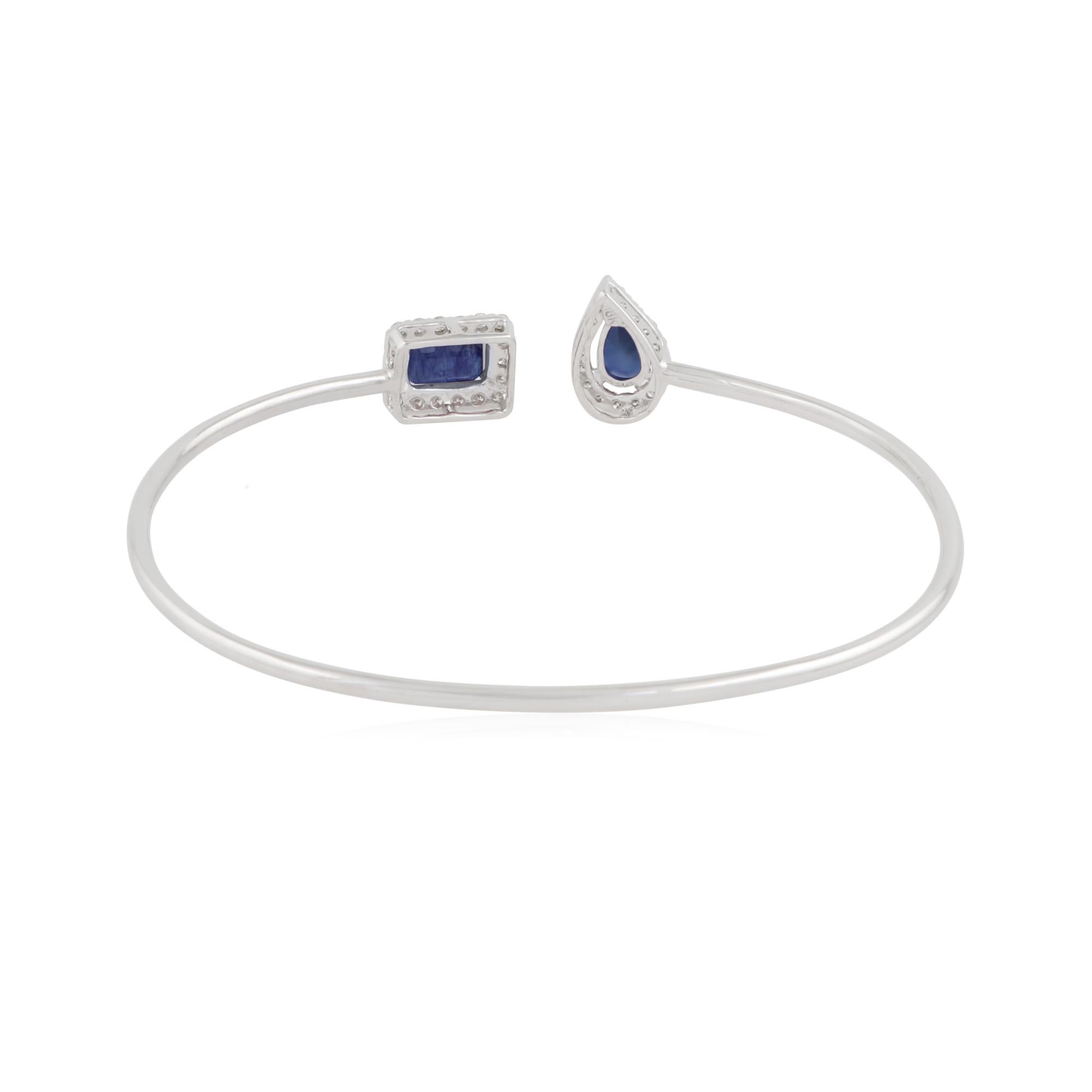 Moderno Bracciale aperto con gemme lavorate Bracciale con pave di diamanti in oro bianco 18 carati in vendita
