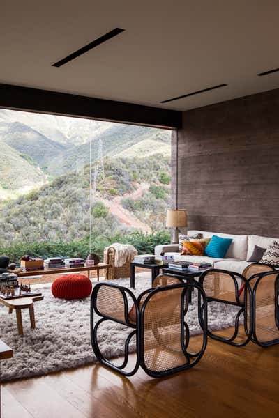  Coastal Vacation Home Living Room. Toro Canyon House by Bestor Architecture.