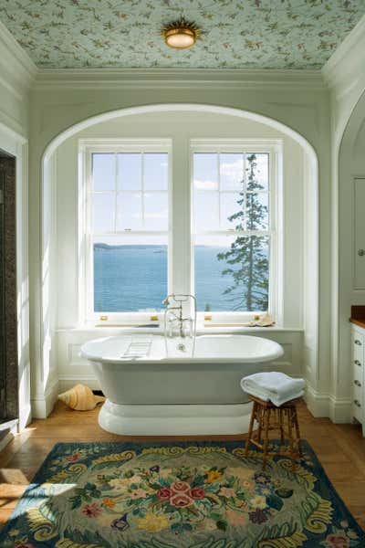  Traditional Country House Bathroom. Shingle Style House by Peter Pennoyer Architects.
