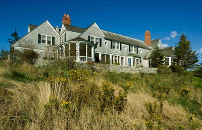  Coastal Country House Exterior. Shingle Style House by Peter Pennoyer Architects.