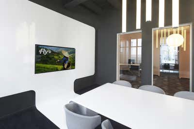  Contemporary Office Meeting Room. Born05 Office by Maurice Mentjens.