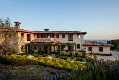  Mediterranean Family Home Exterior. Tuscan-Style Coastal Home by Philip Nimmo Inc..
