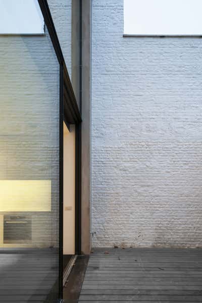  Mid-Century Modern Family Home Exterior. JR Loft by Nicolas Schuybroek Architects.