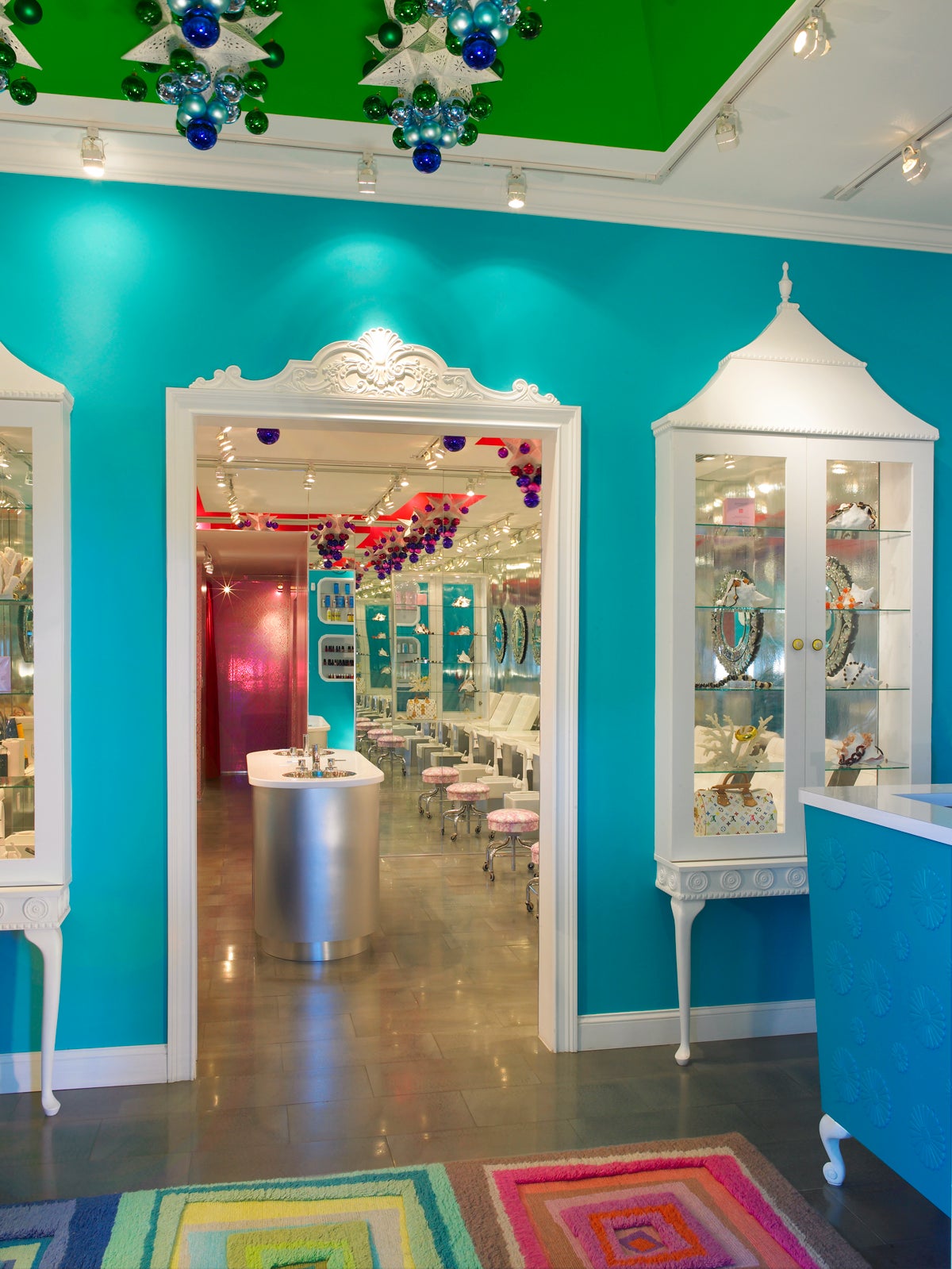 Modern Lobby and Reception