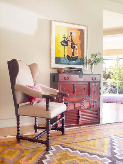  Modern Family Home Living Room. Los Angeles Modern by Suzanne Rheinstein & Associates.