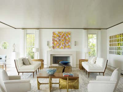 Modern Beach House Living Room. Long Island Beachfront Hideaway by Cullman & Kravis Inc..