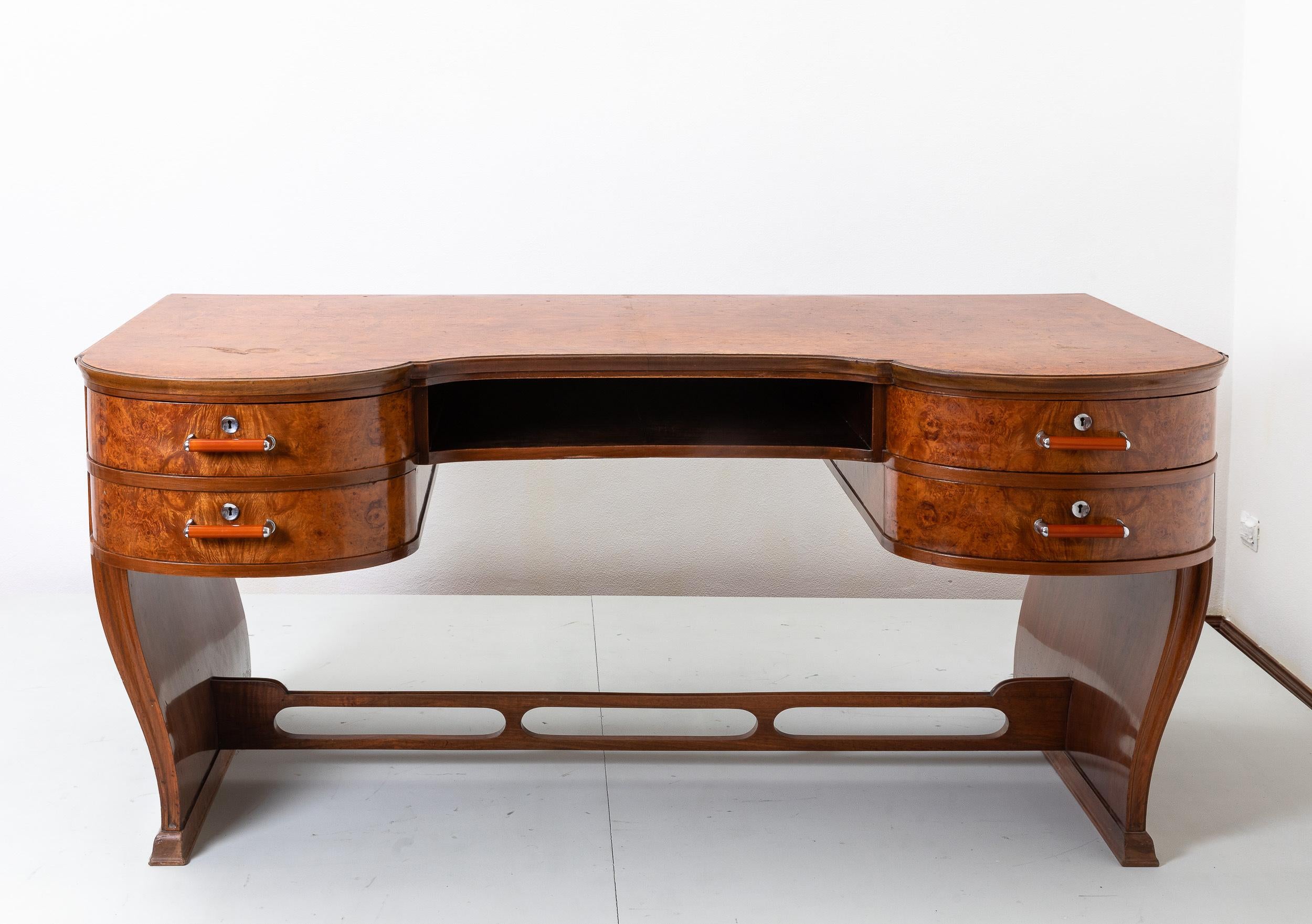 Prod. Italy, c. 1930 Deco desk with curvilinear forms  For Sale 1
