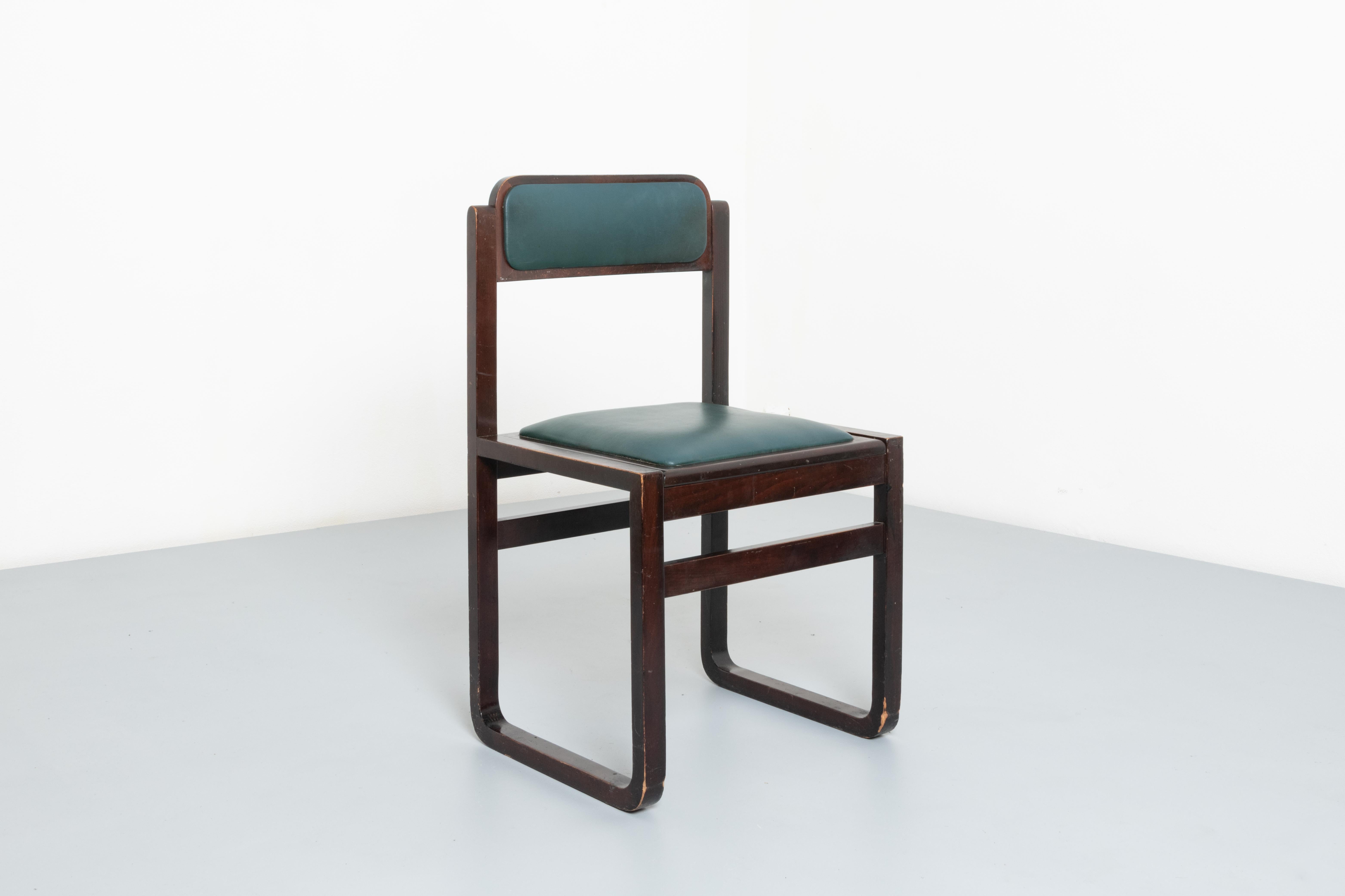 Prod. Italy, C. 1960-1970 Six Chairs in Walnut Wood and Leather Seats In Fair Condition For Sale In London, GB