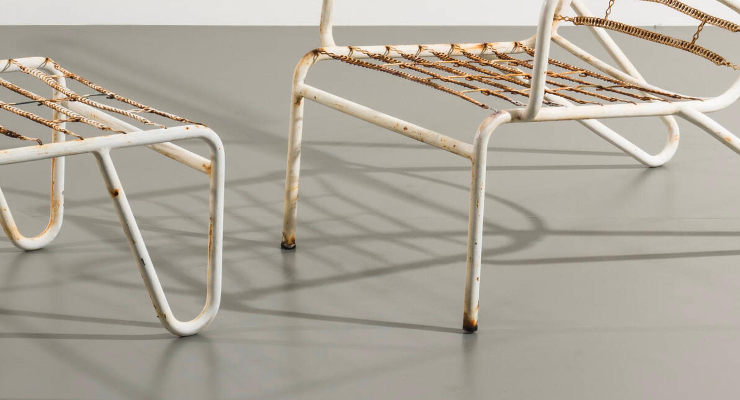 Fabricación italiana, Sillón con reposapiés. 1950s en venta 1