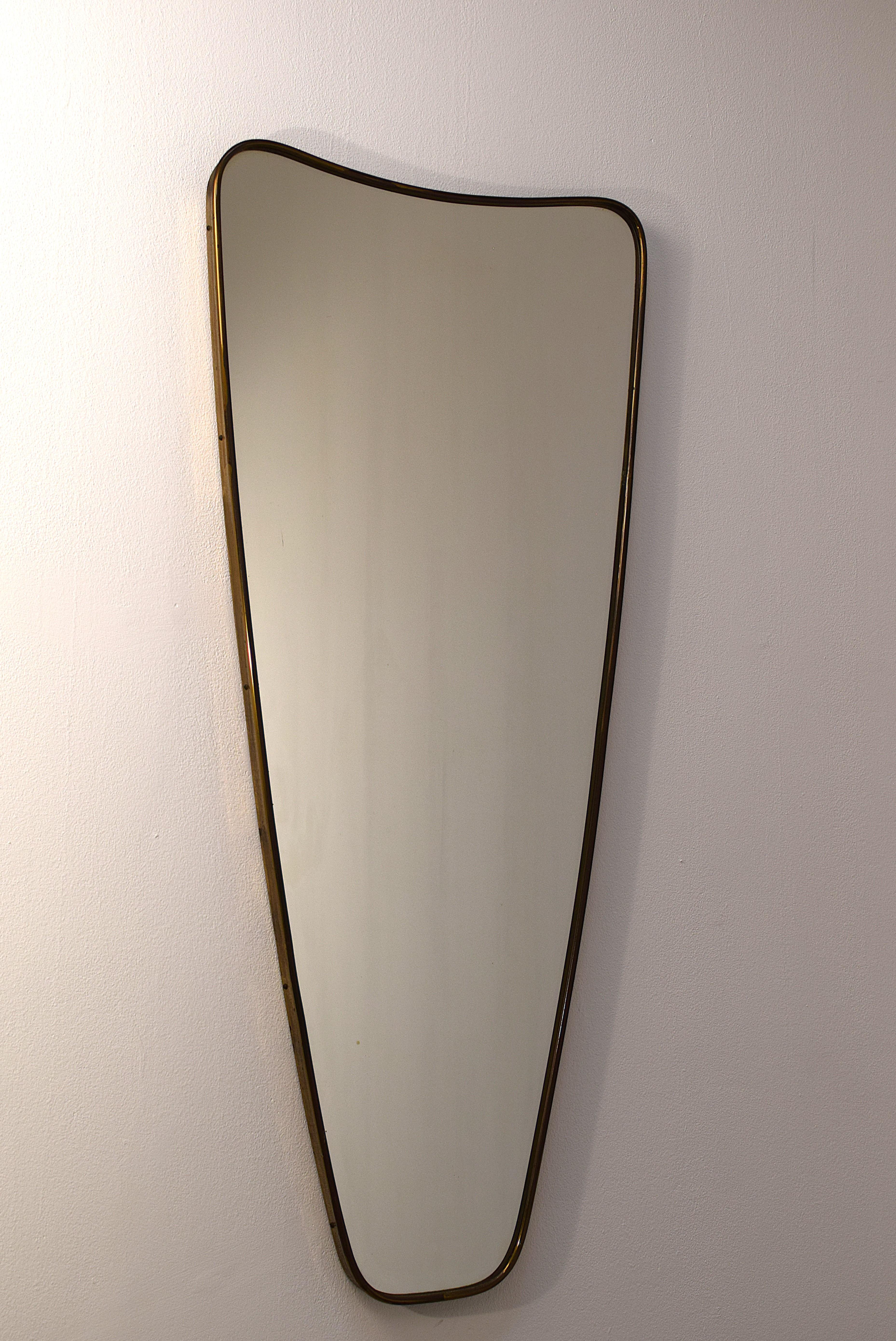 Production italienne - Miroir à cadre en laiton, années 1950 Bon état - En vente à Palermo, PA